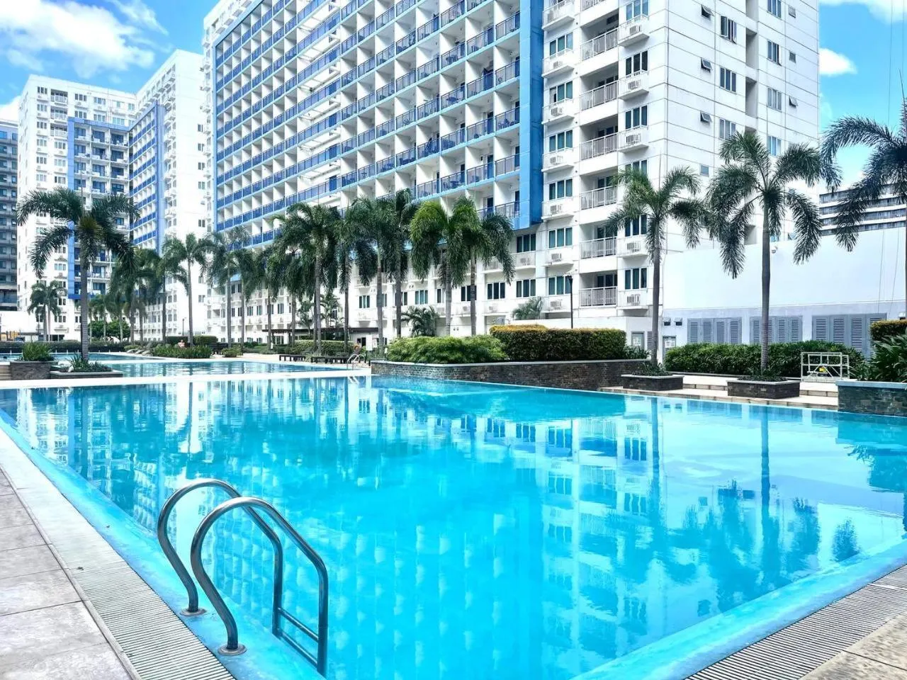 Premiere Haven MOA Staycation