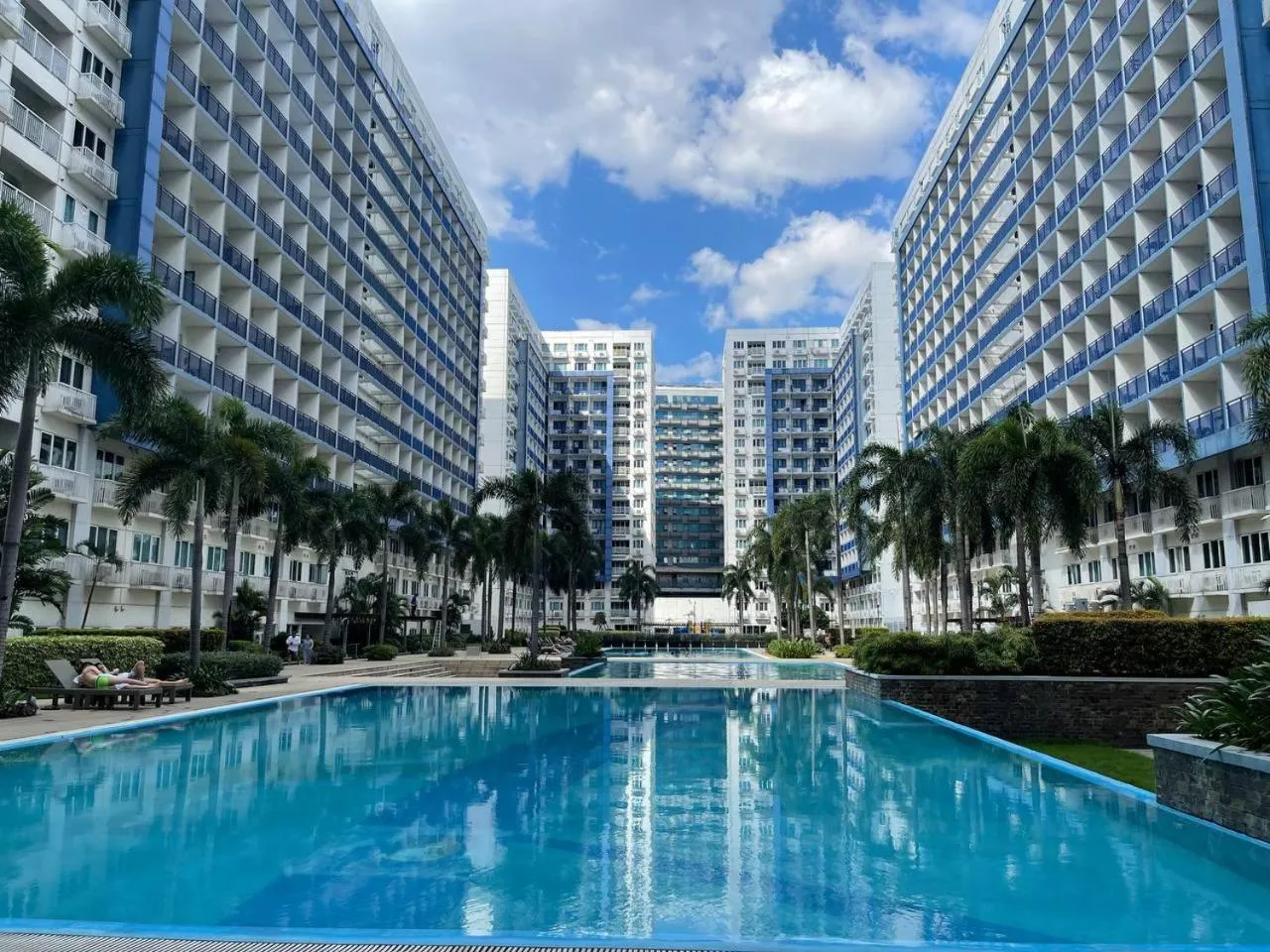 Premiere Haven MOA Staycation