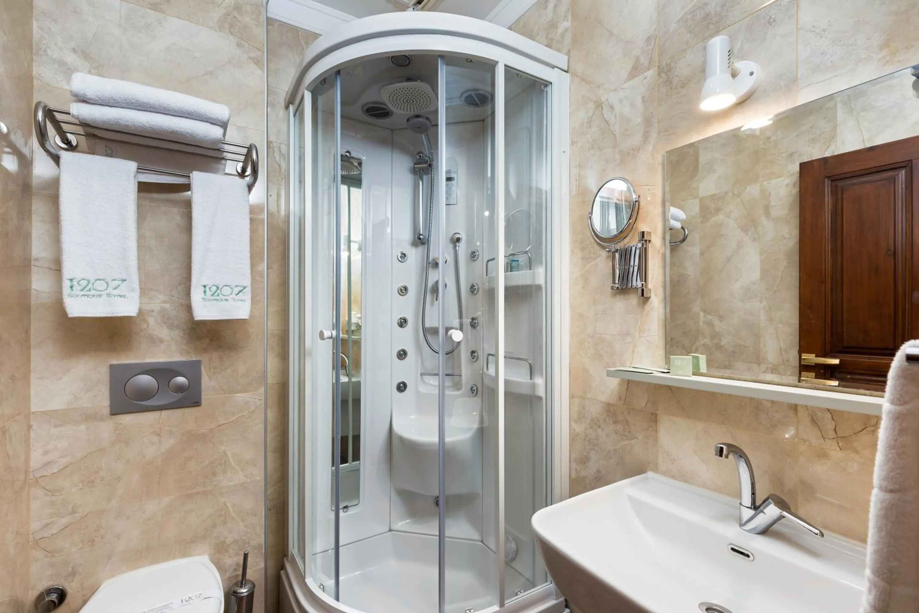 Shower in Hotel 1207 Special Class