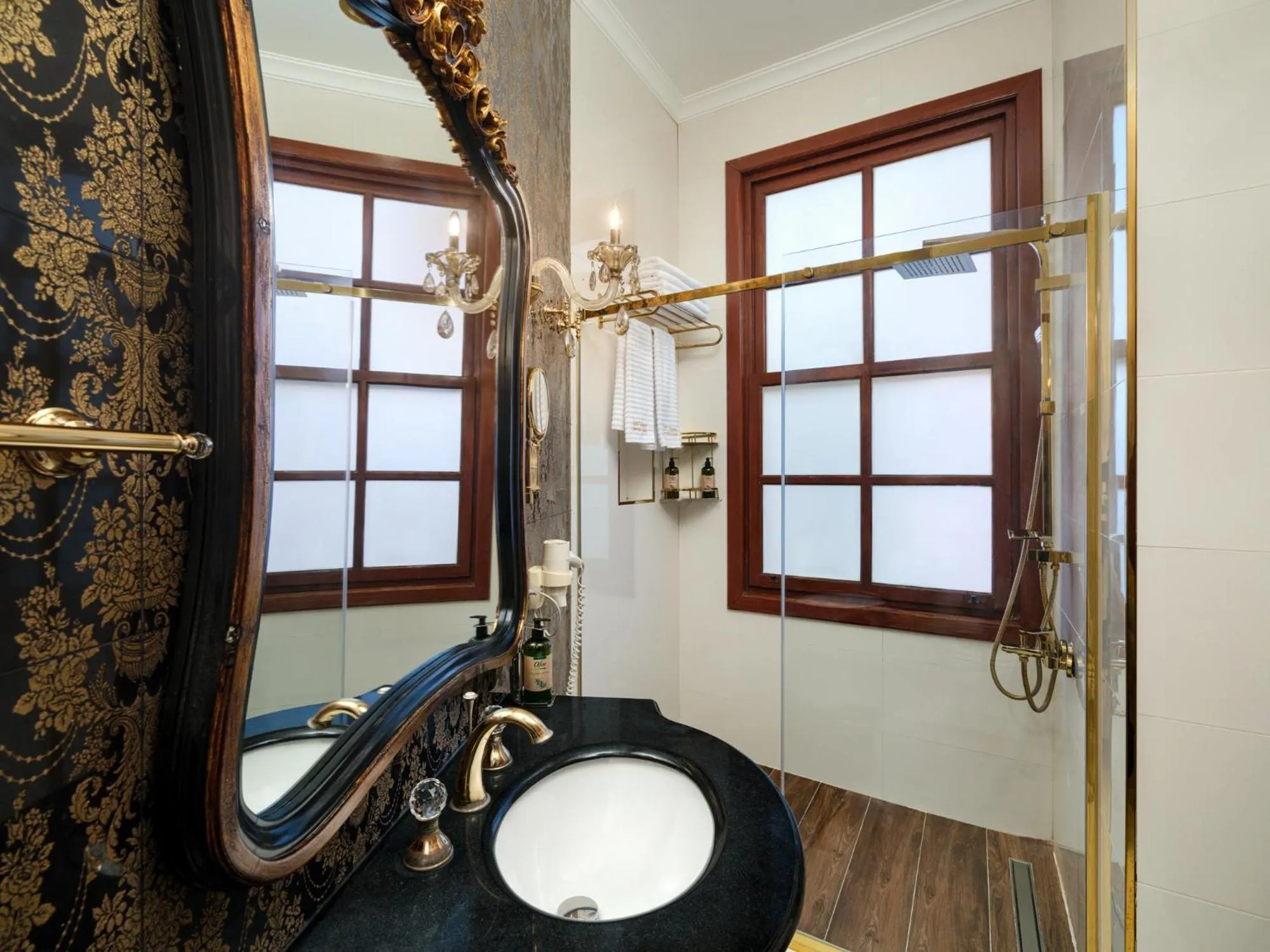 Shower in Hotel 1207 Special Class