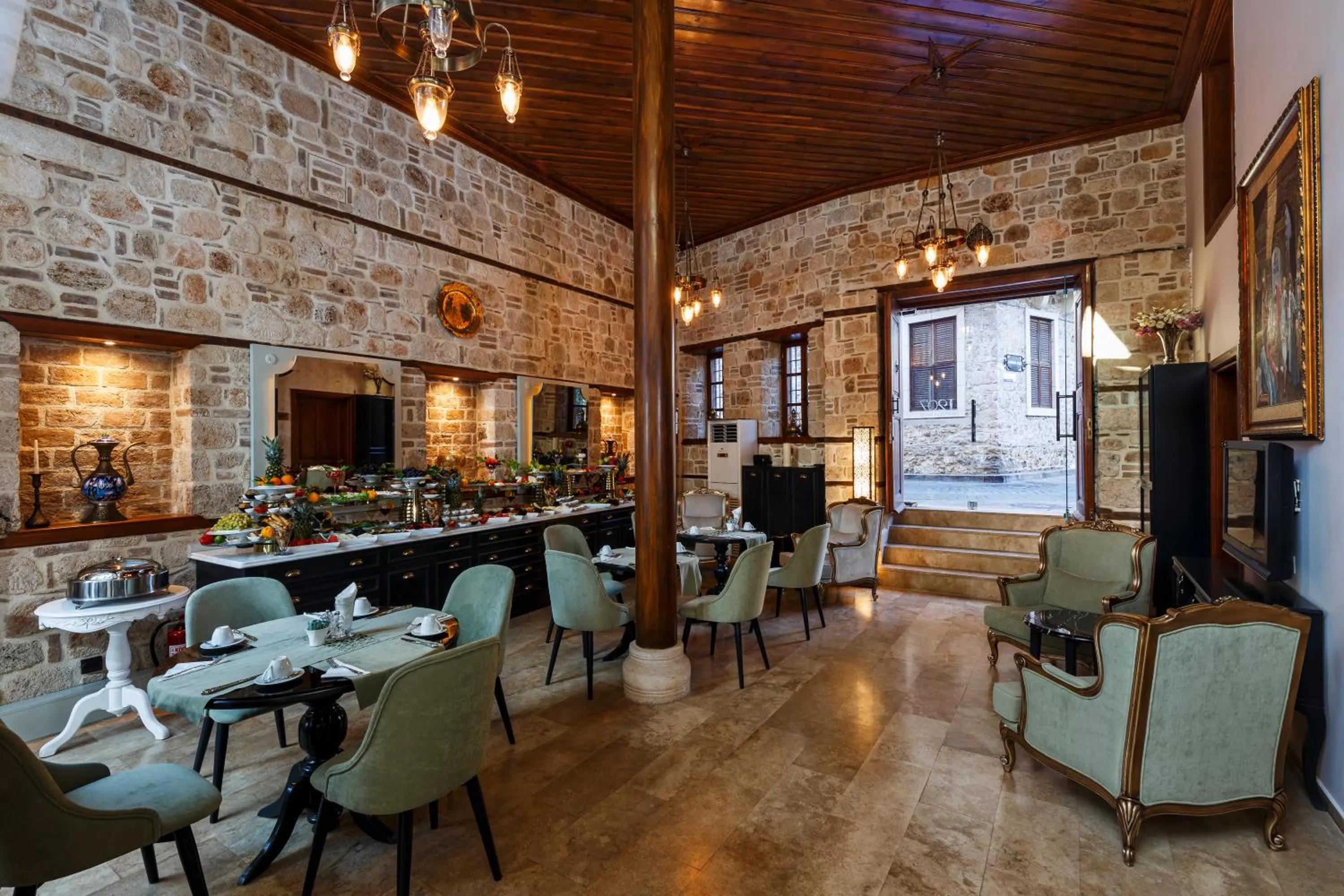 Food and drinks in Hotel 1207 Special Class