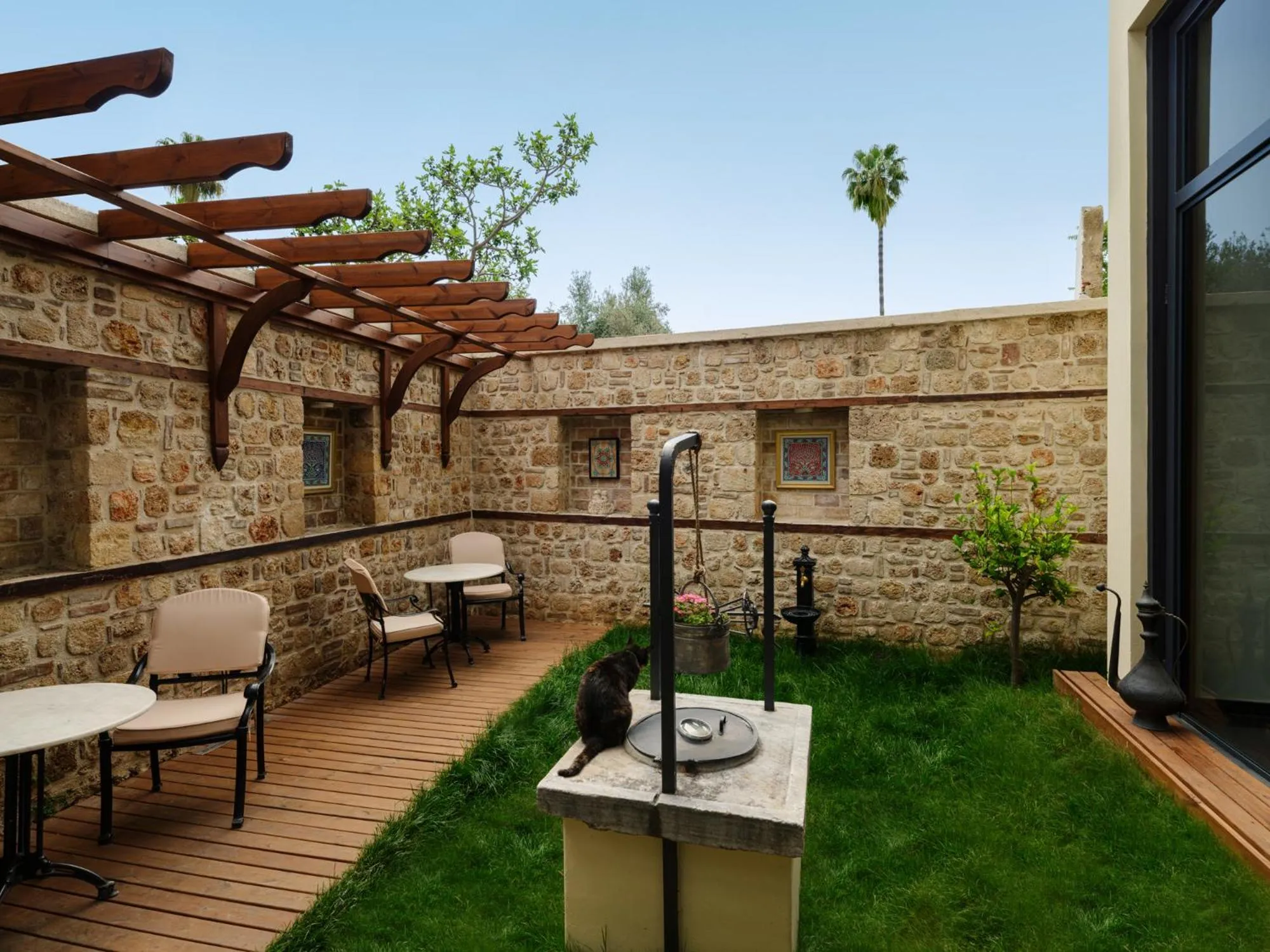 Property building in Hotel 1207 Special Class