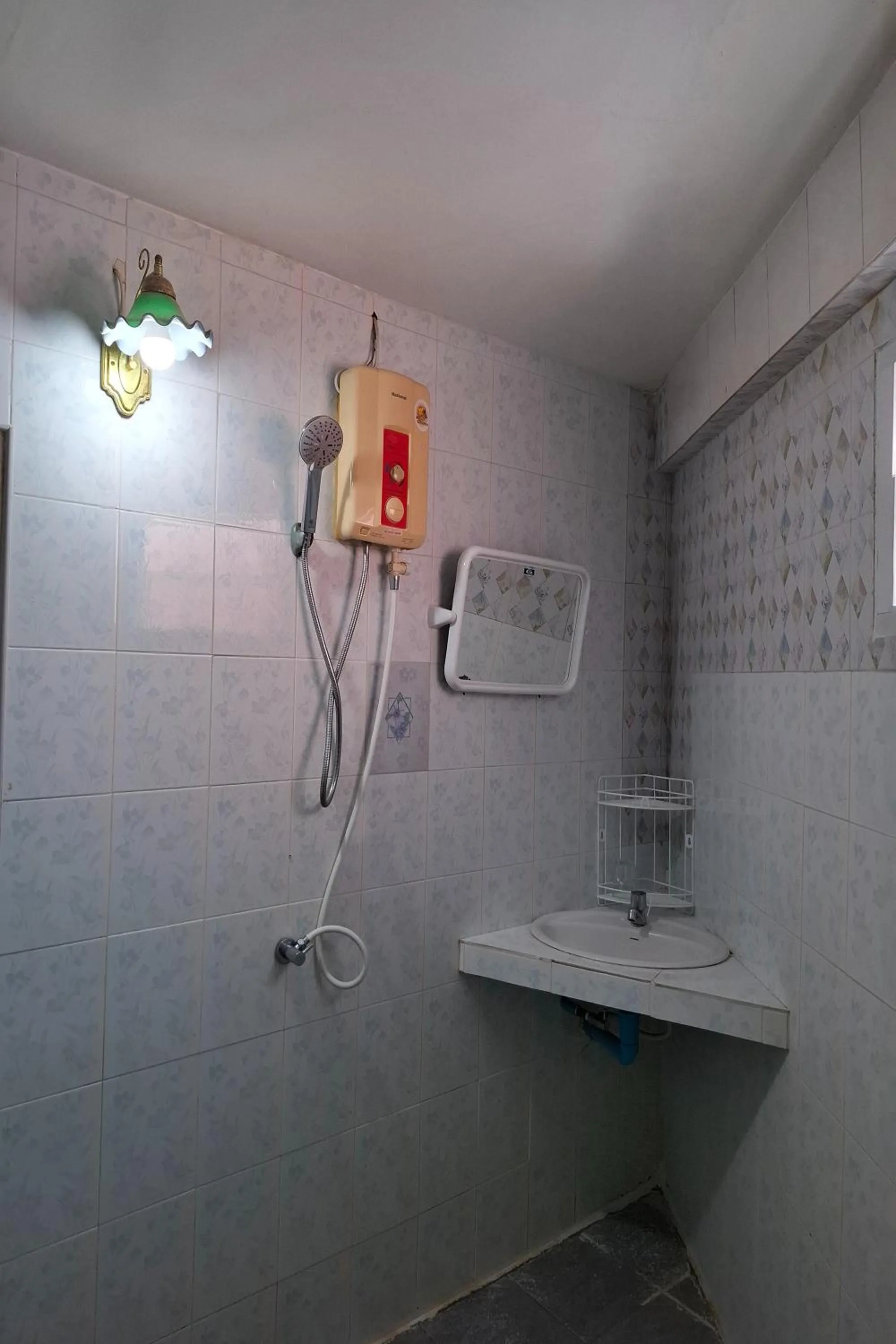 Shower in Kamala Orchid Guesthouse