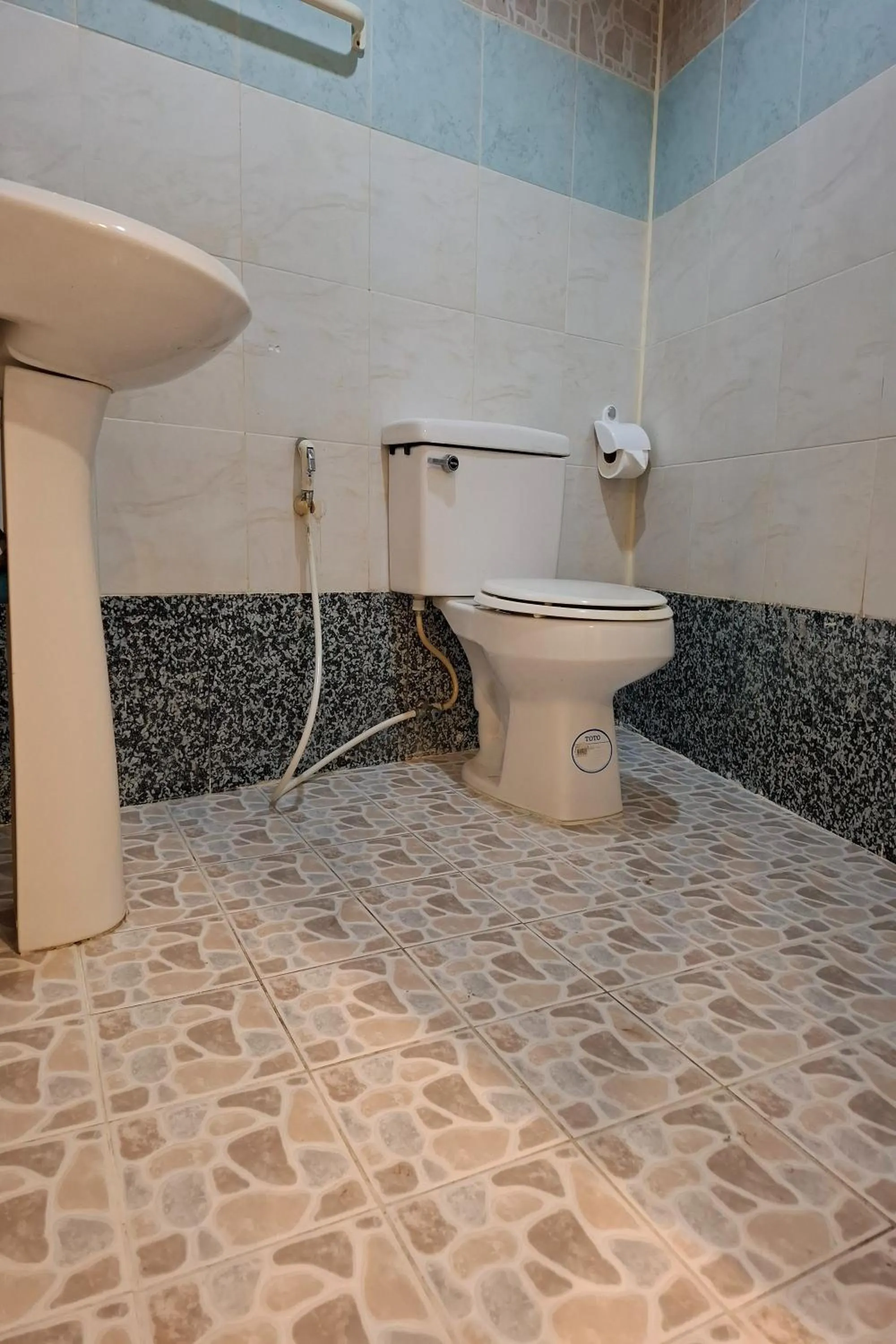 Bathroom in Kamala Orchid Guesthouse