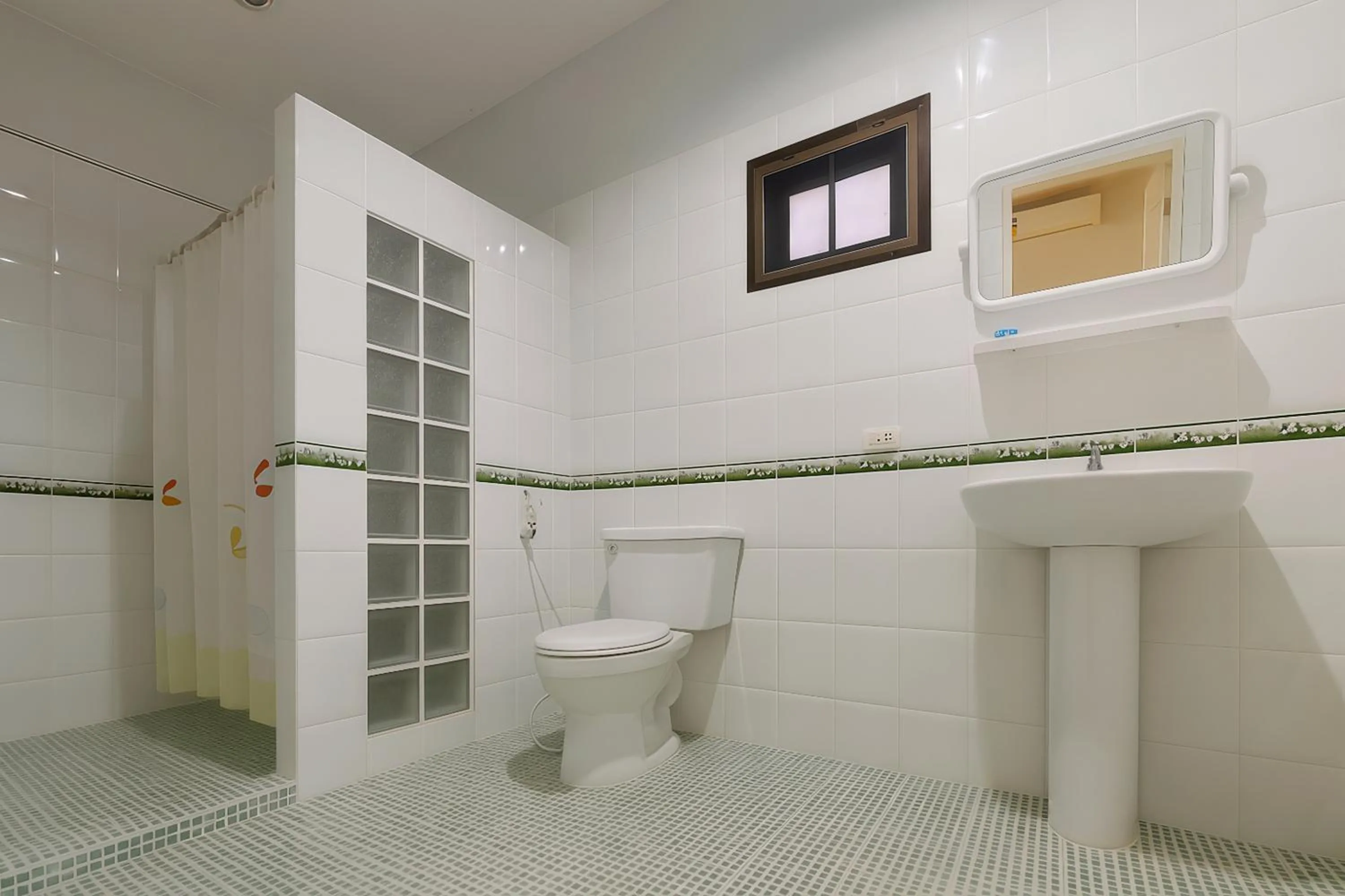 Bathroom in Kamala Orchid Guesthouse