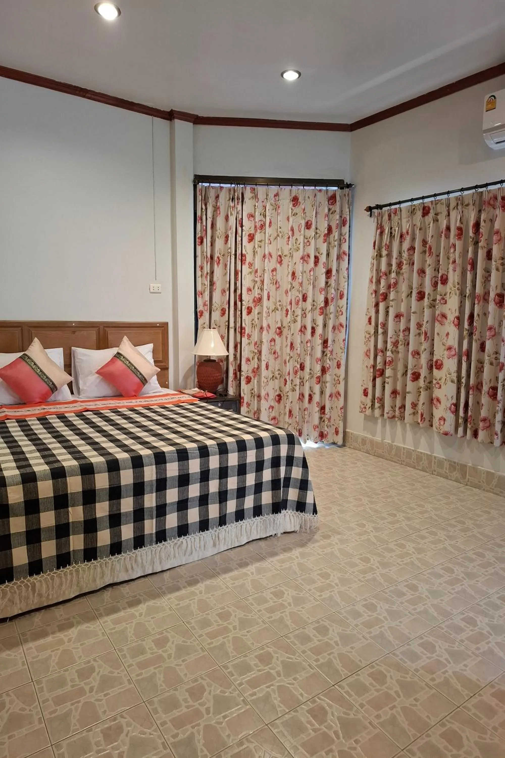 Bed in Kamala Orchid Guesthouse