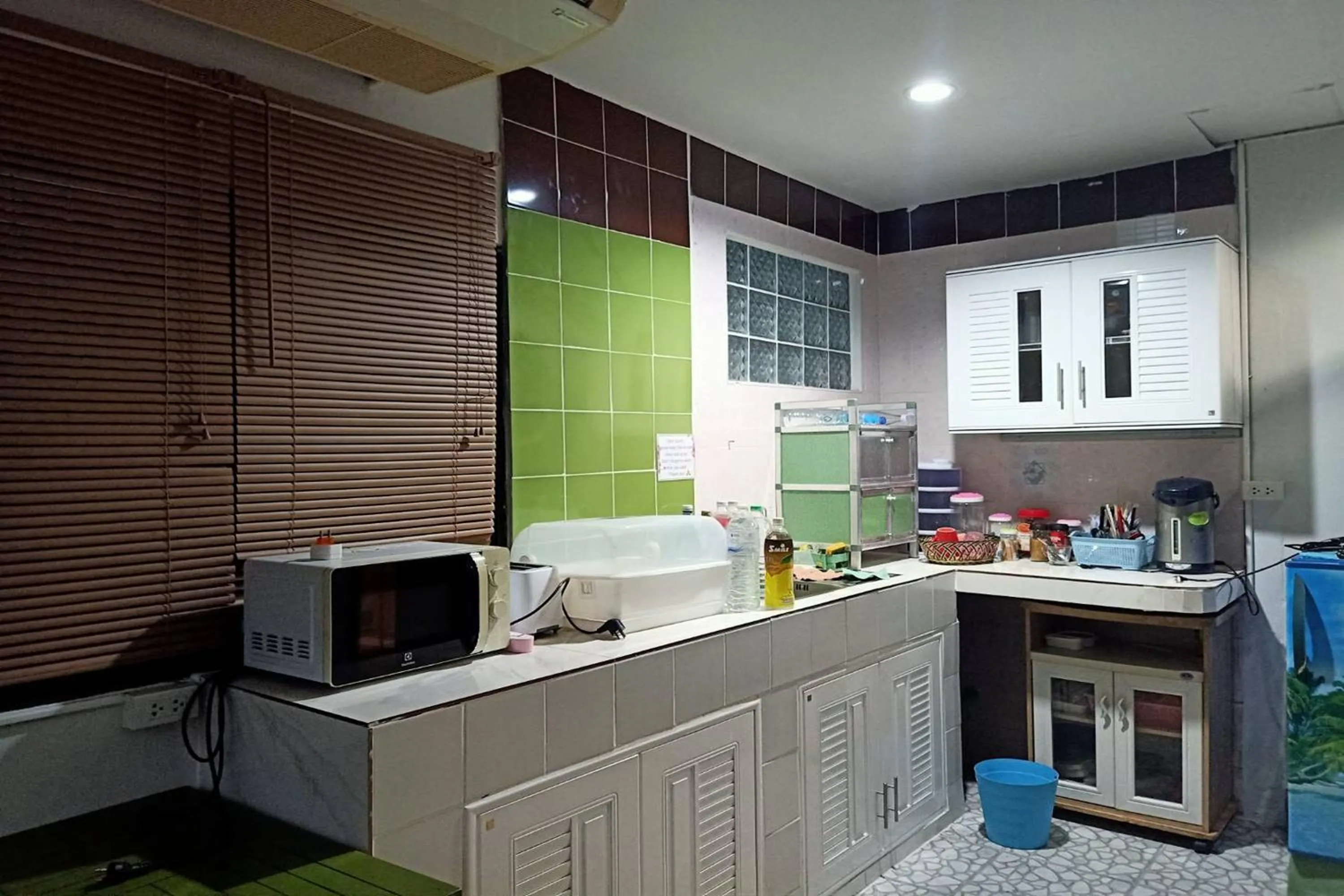 Kitchen or kitchenette in Kamala Orchid Guesthouse