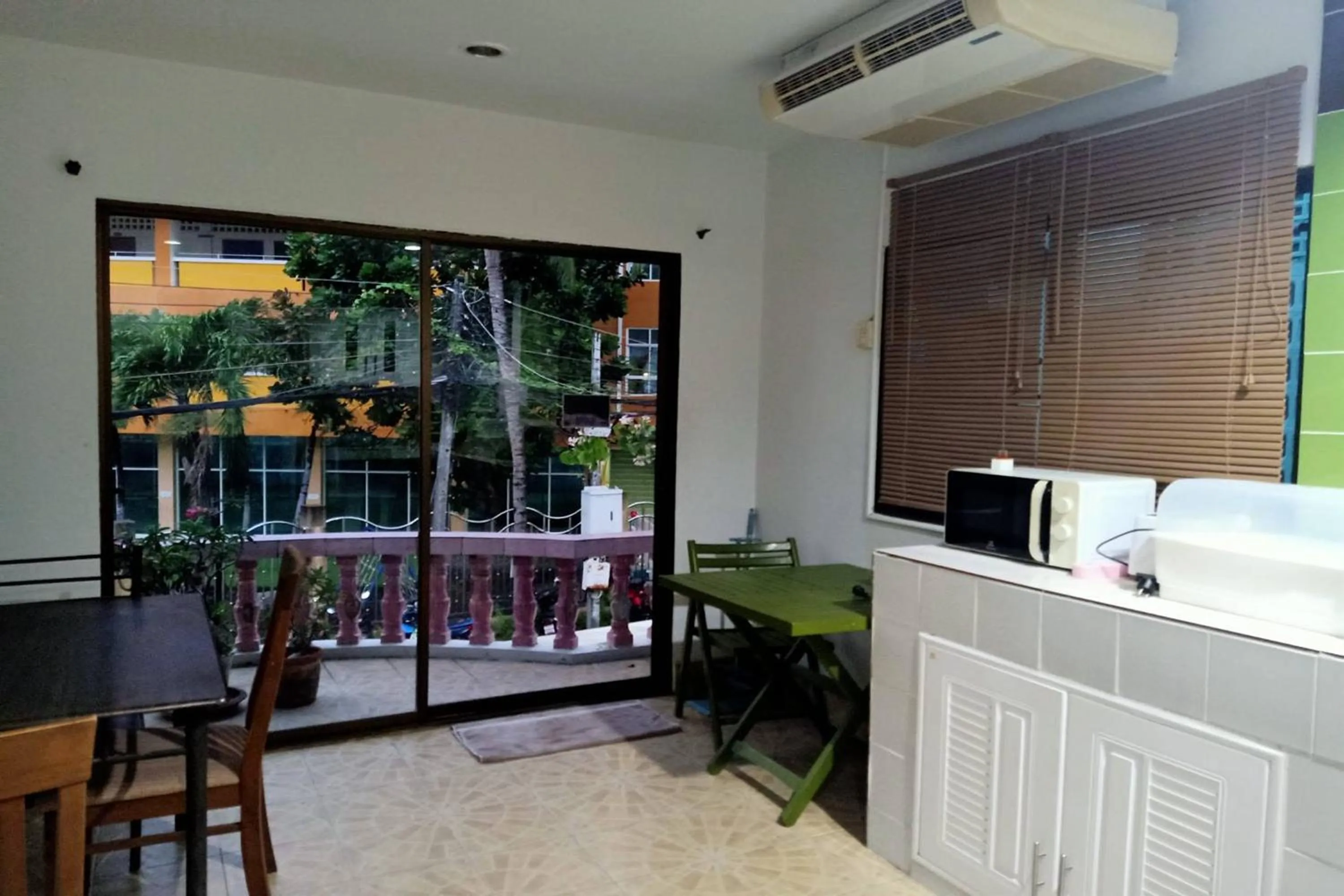 Kitchen or kitchenette in Kamala Orchid Guesthouse