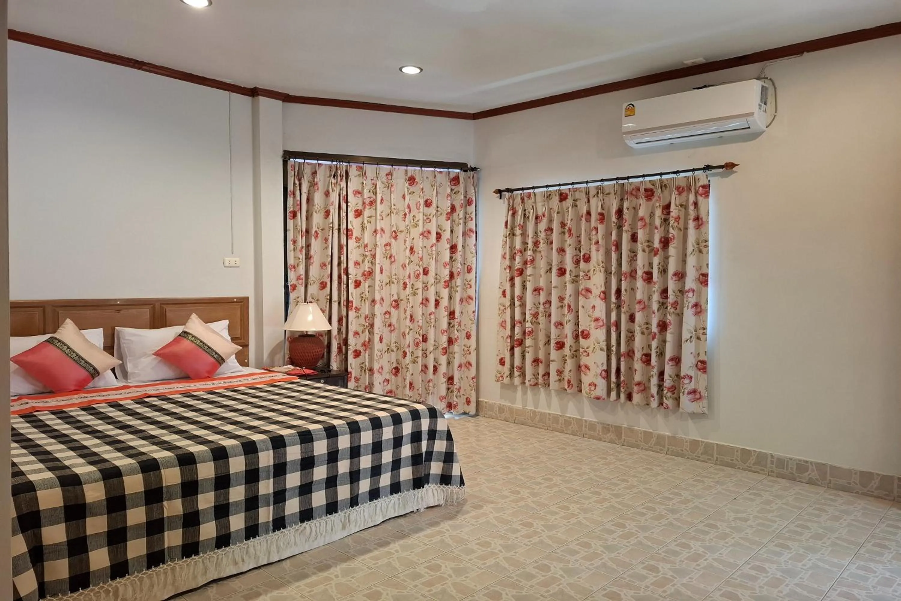 Bed in Kamala Orchid Guesthouse