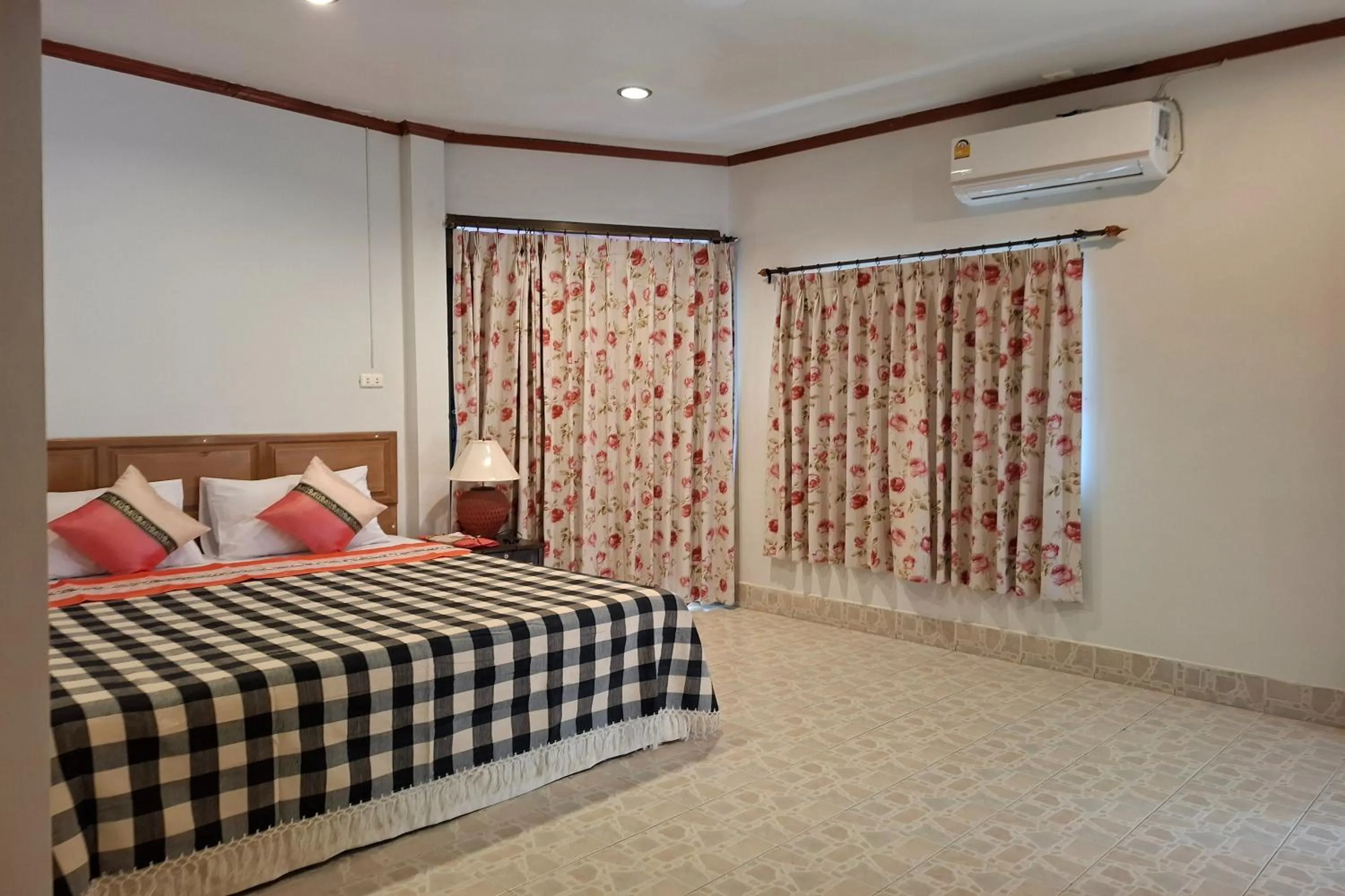 Bed in Kamala Orchid Guesthouse