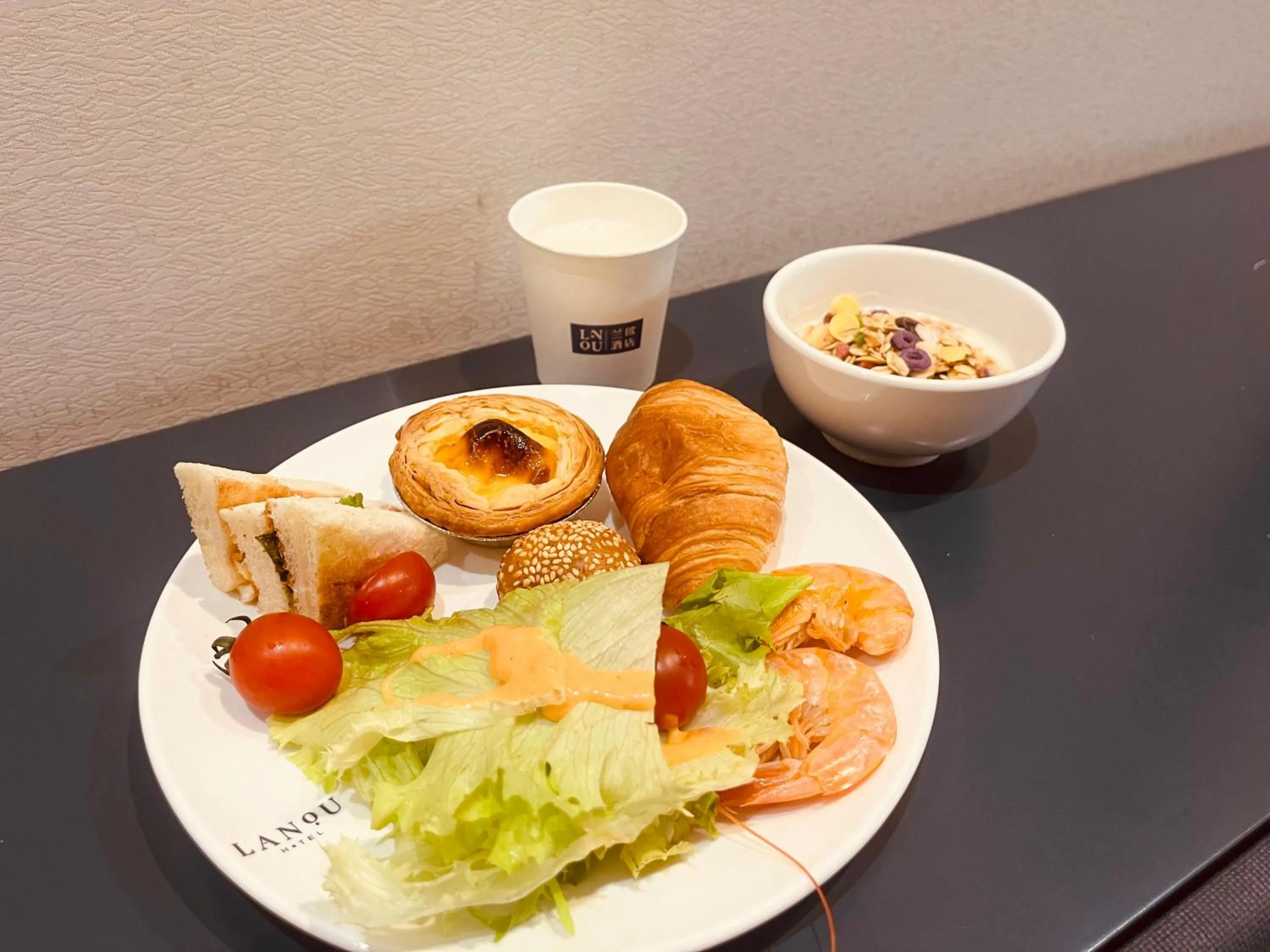 Breakfast in Shanghai Lujiazui Area BaBaiBan LANOU Hotel