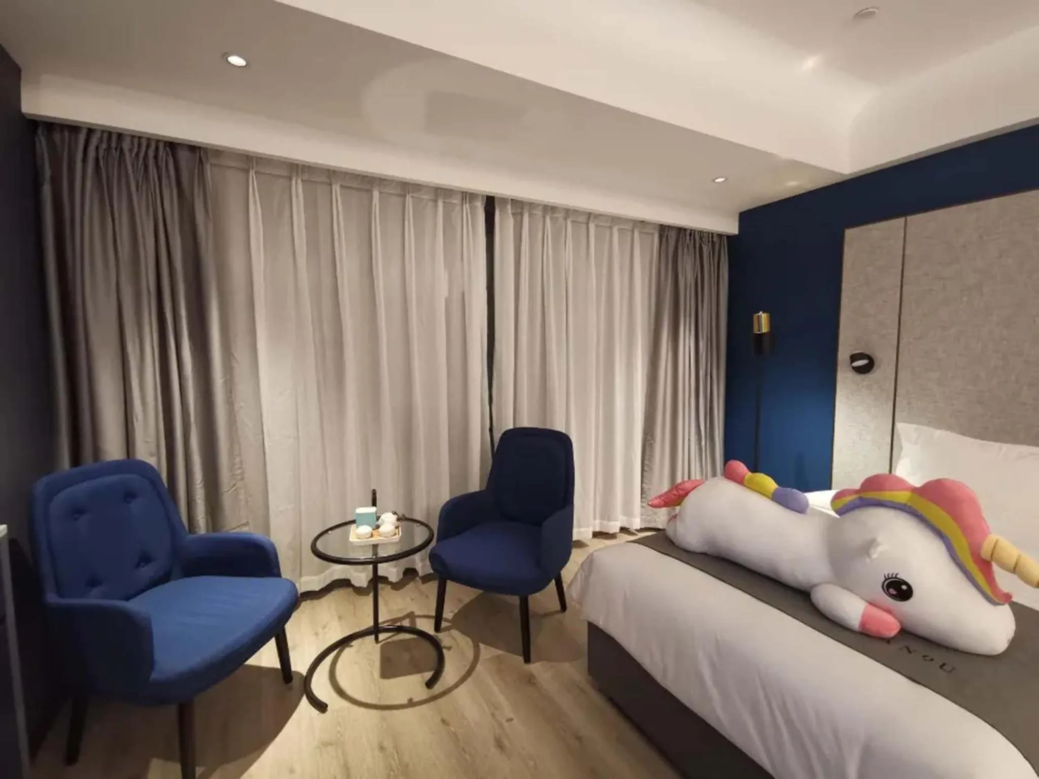 Photo of the whole room, Bed in Shanghai Lujiazui Area BaBaiBan LANOU Hotel