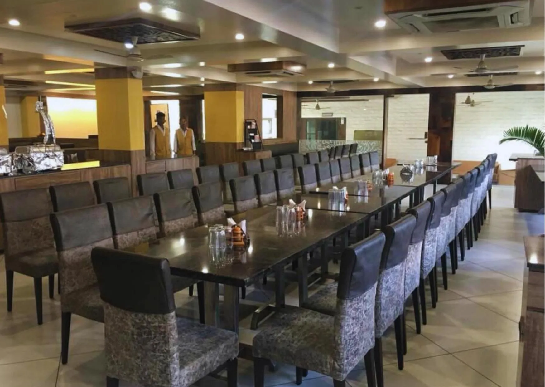 Restaurant/places to eat in Royale Heritage