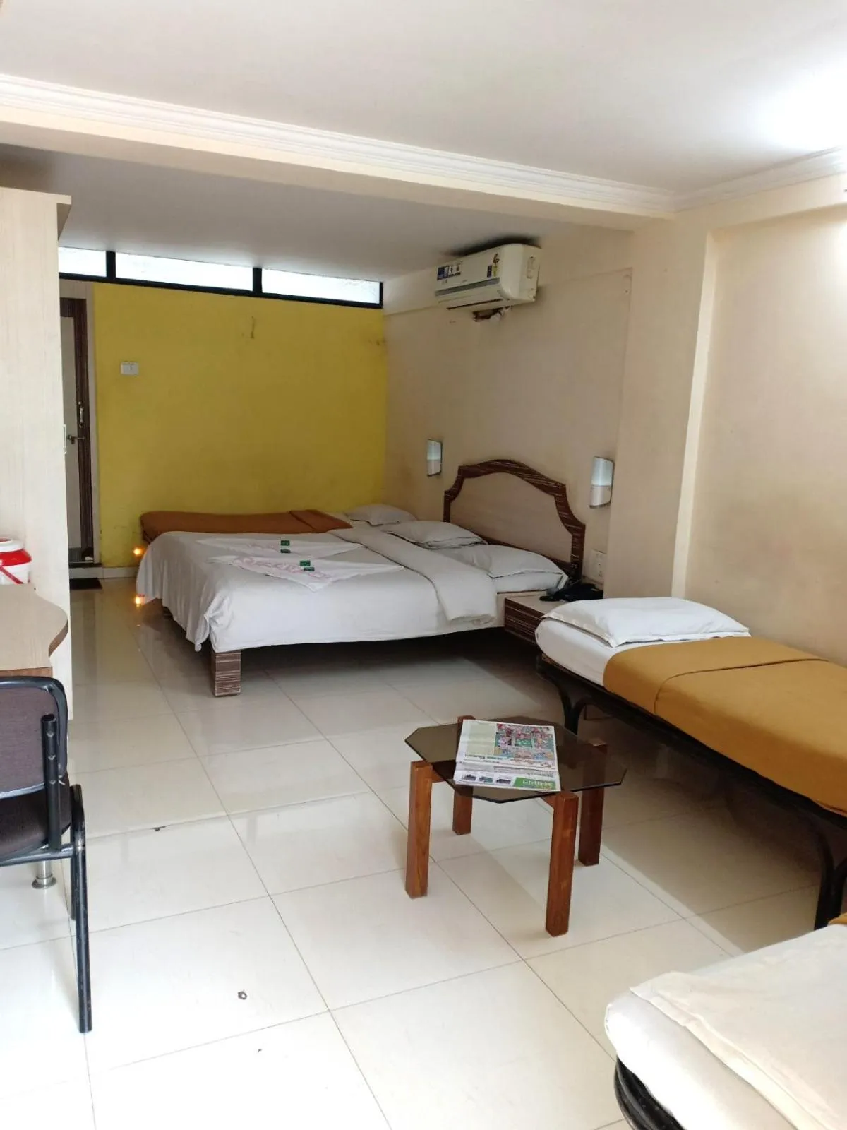 Photo of the whole room, Bed in Royale Heritage