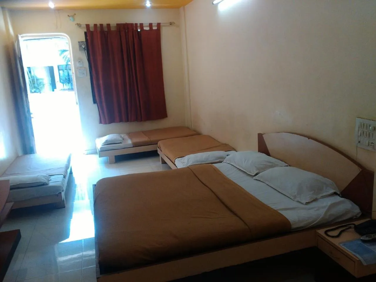 Photo of the whole room, Bed in Royale Heritage