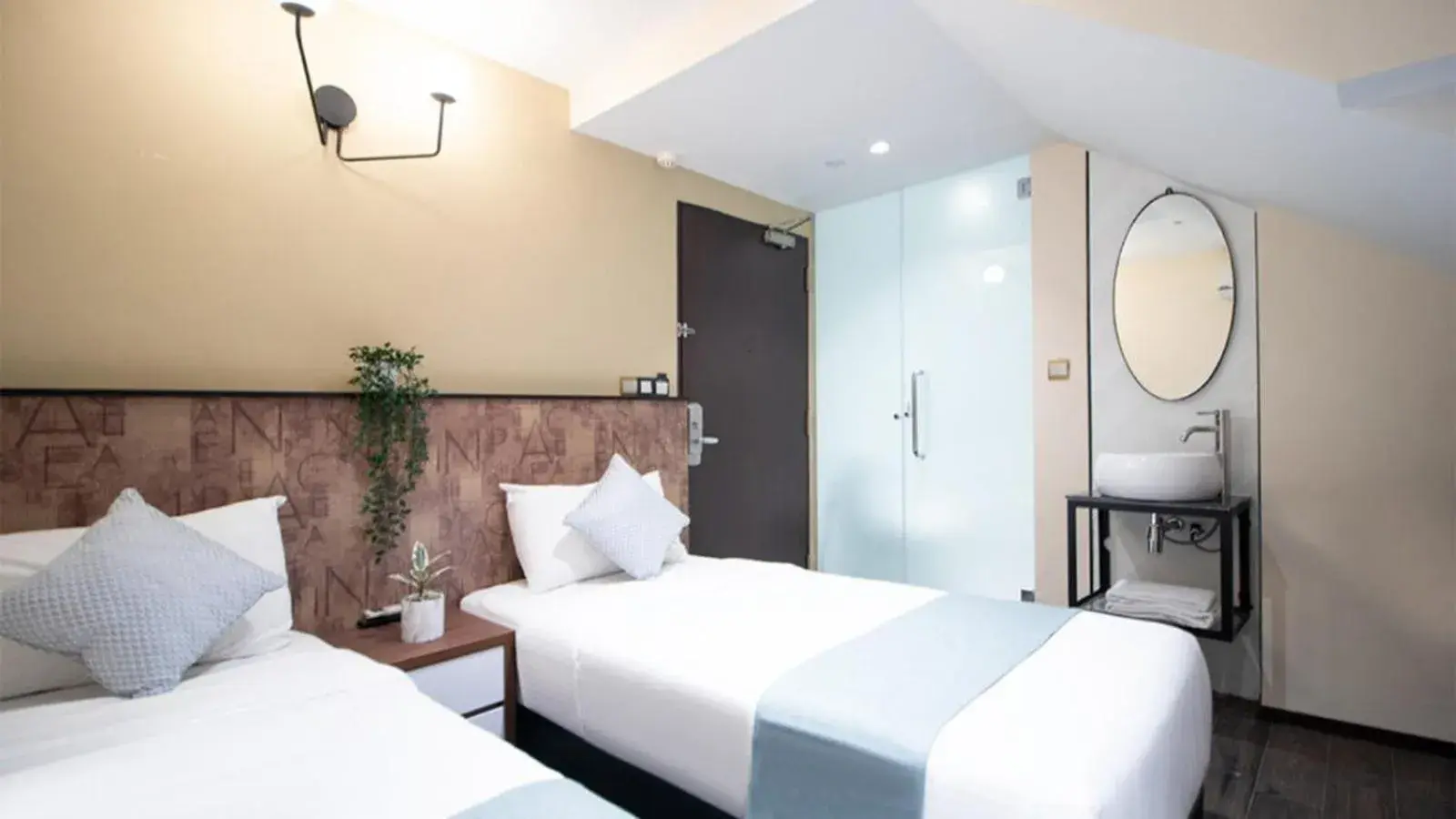 Superior Twin Room in Hotel Calmo Hamilton Superior Twin Room in Hotel Calmo Hamilton