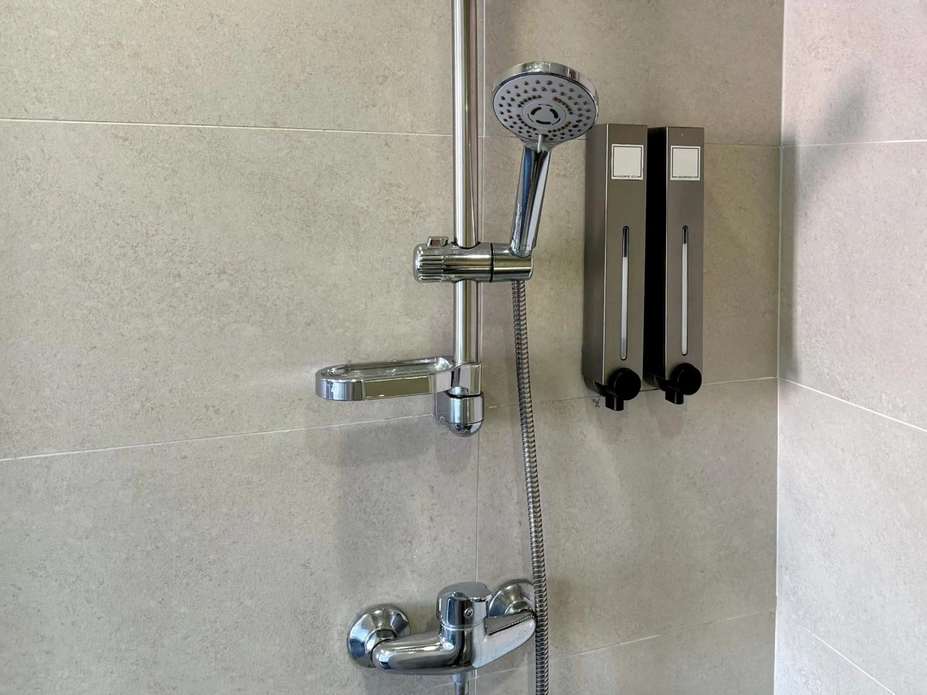 Bathroom in Hotel Calmo Hamilton