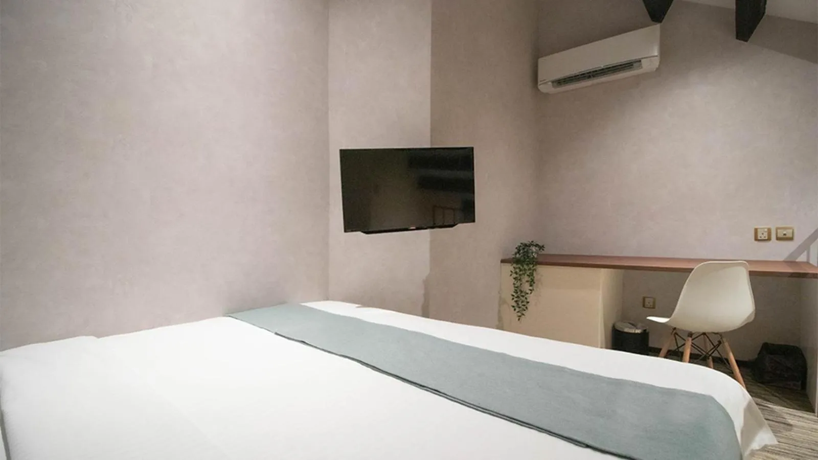 Bed in Hotel Calmo Hamilton