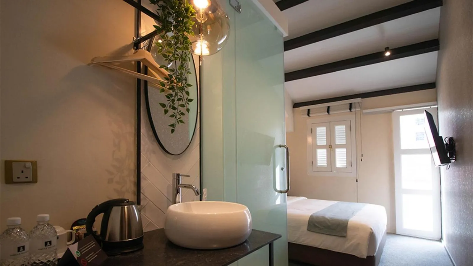 Bed in Hotel Calmo Hamilton