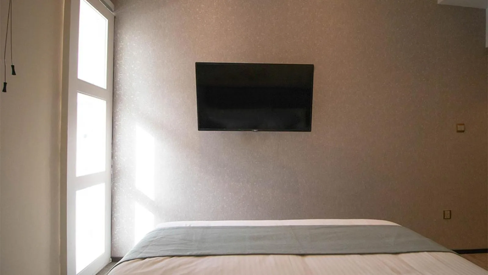Bed in Hotel Calmo Hamilton