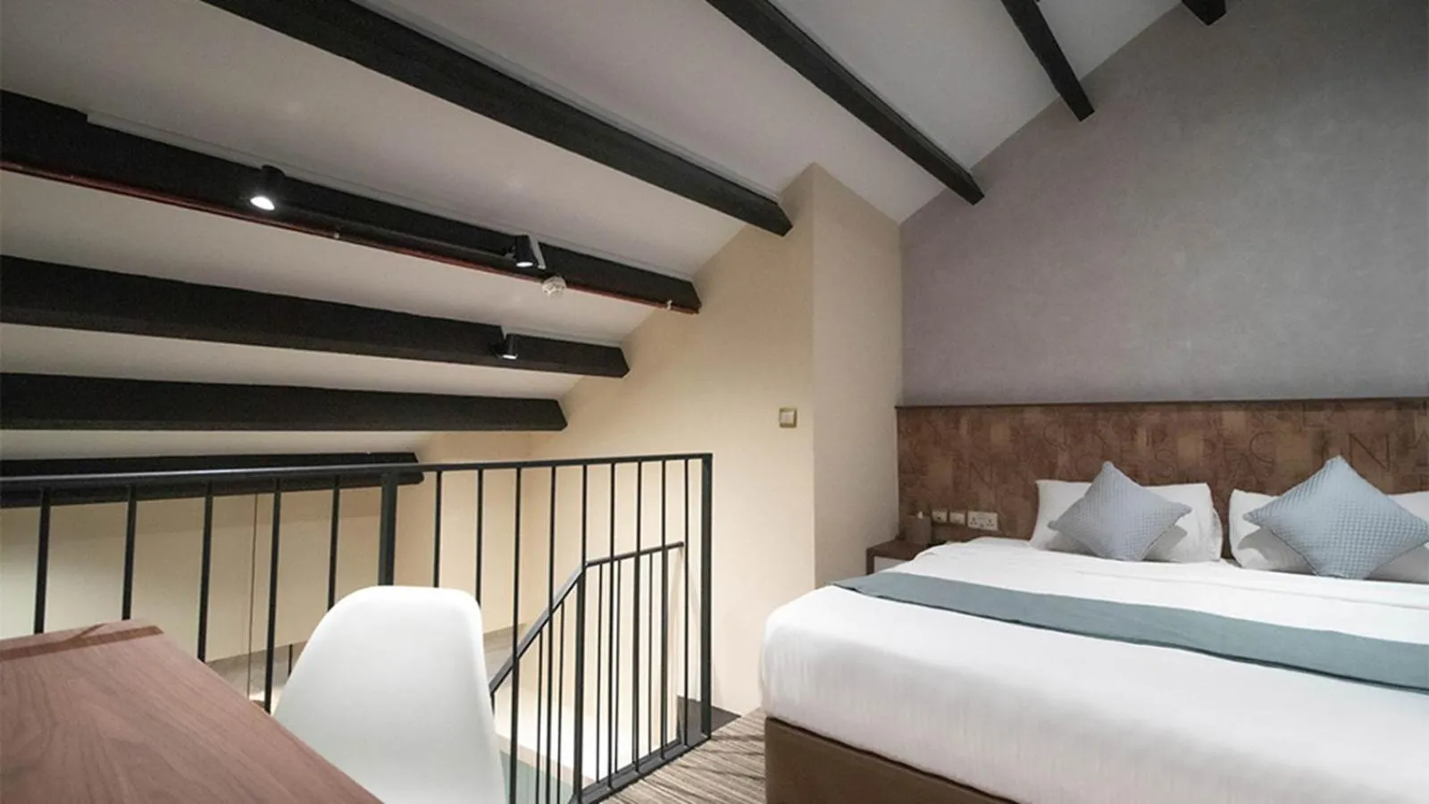 Bed in Hotel Calmo Hamilton