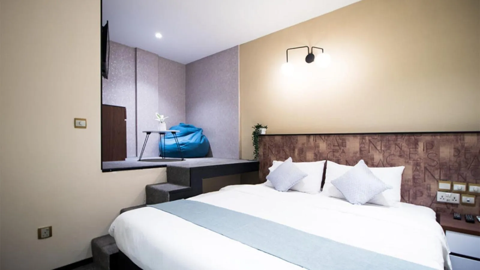 Bed in Hotel Calmo Hamilton