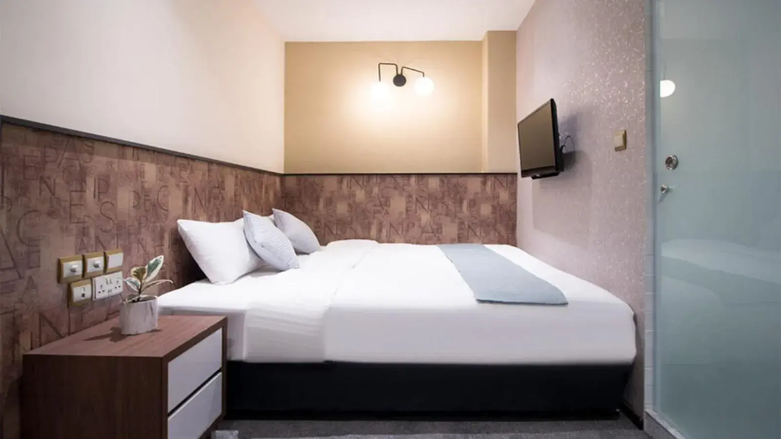 Superior King Room in Hotel Calmo Hamilton Superior King Room in Hotel Calmo Hamilton