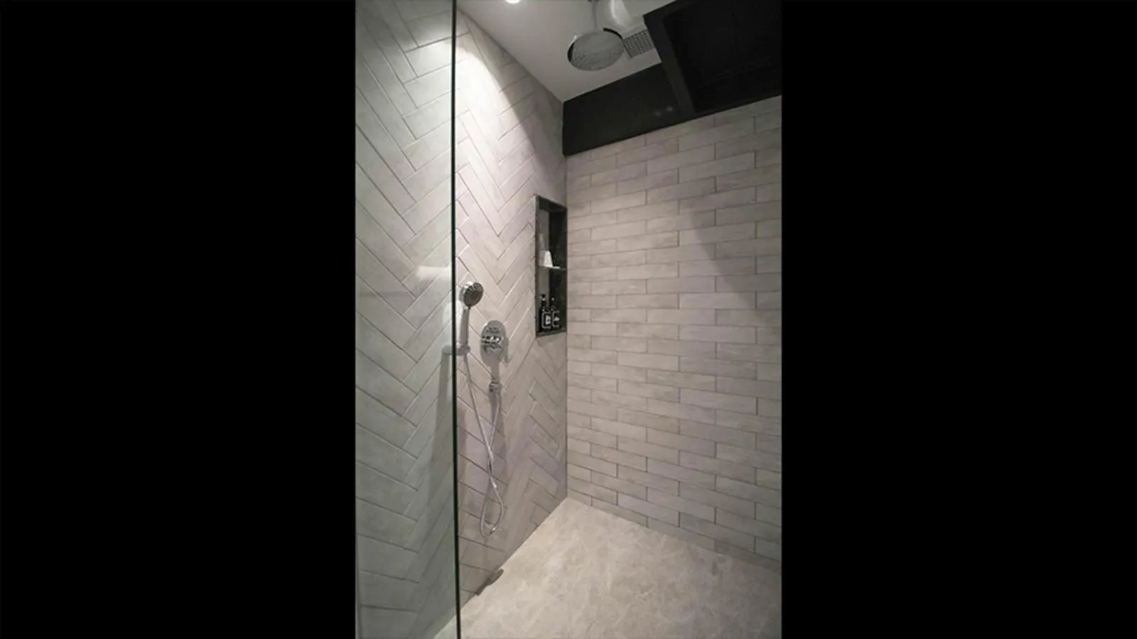 Bathroom in Hotel Calmo Hamilton