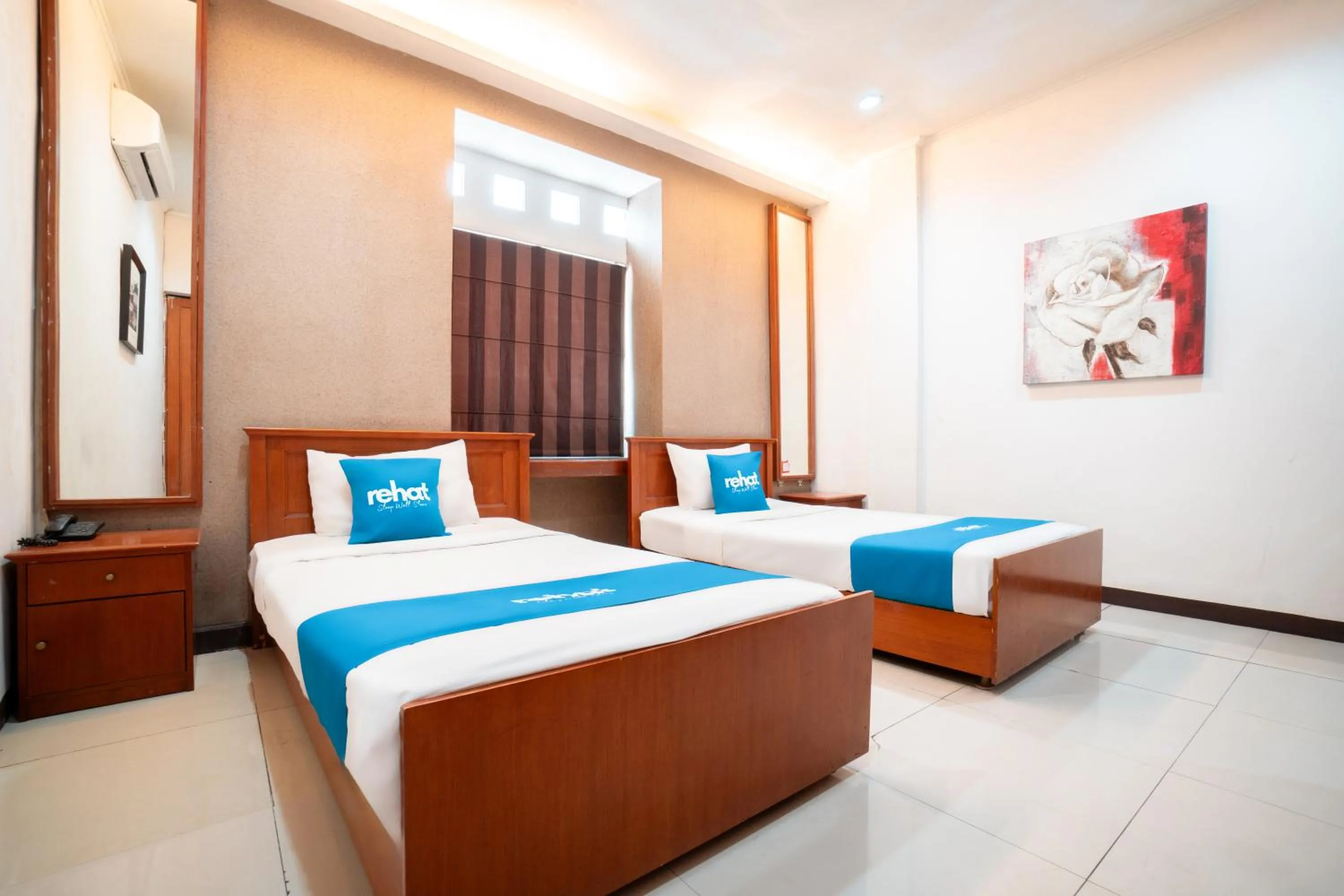 Deluxe Twin Room in Rehat at Hotel 10 Buah Batu