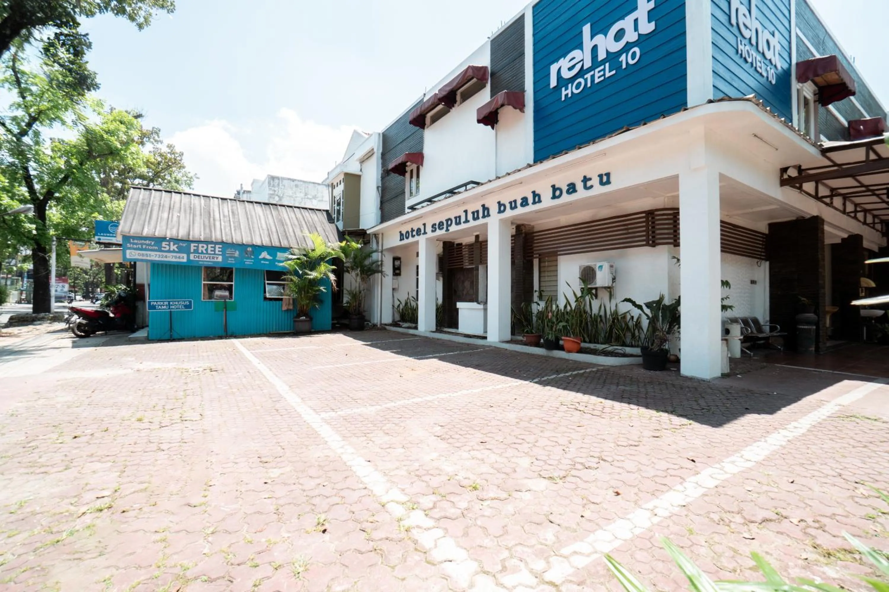 Rehat at Hotel 10 Buah Batu