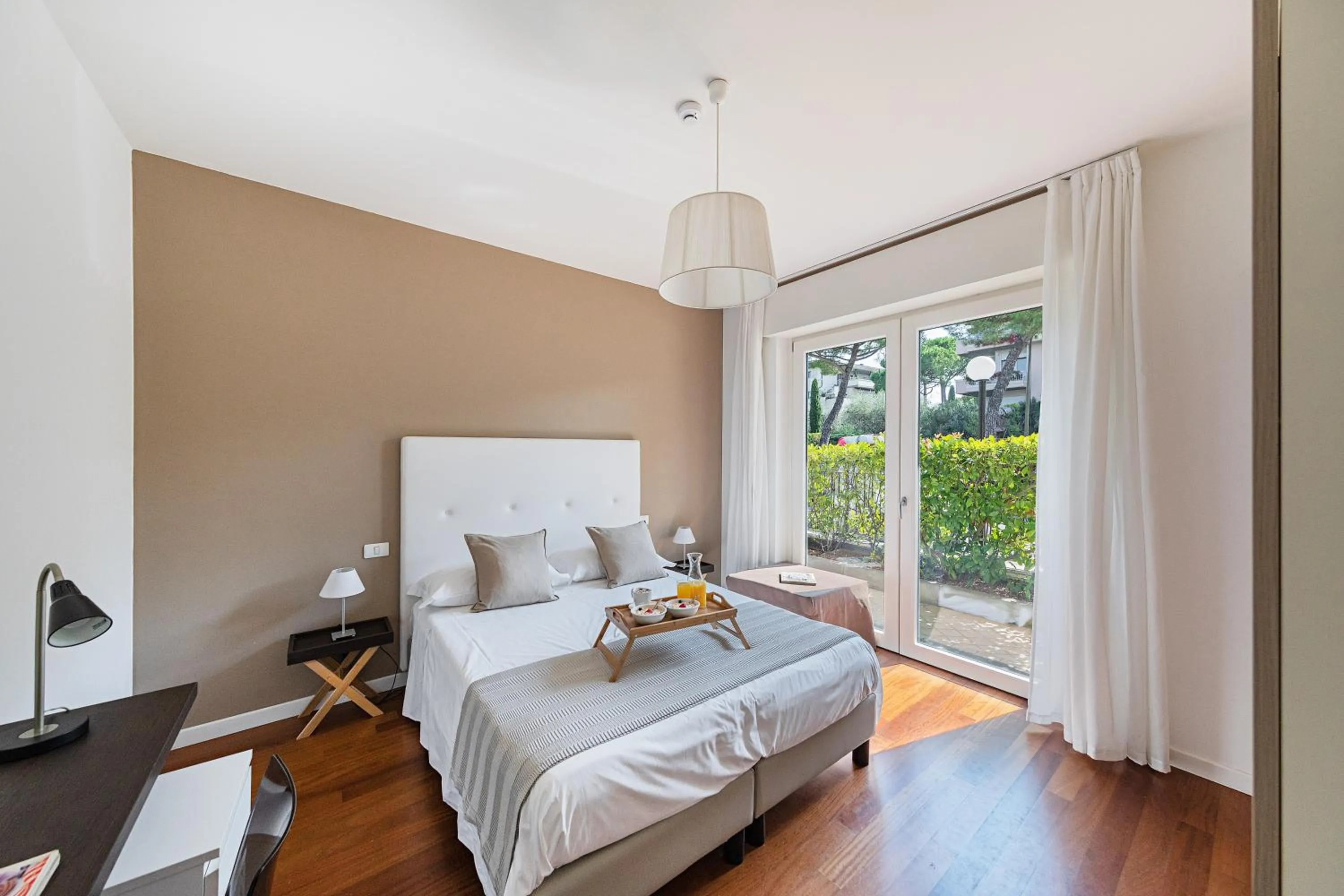 Photo of the whole room, Bed in Residenza Miralago by Wonderful Italy