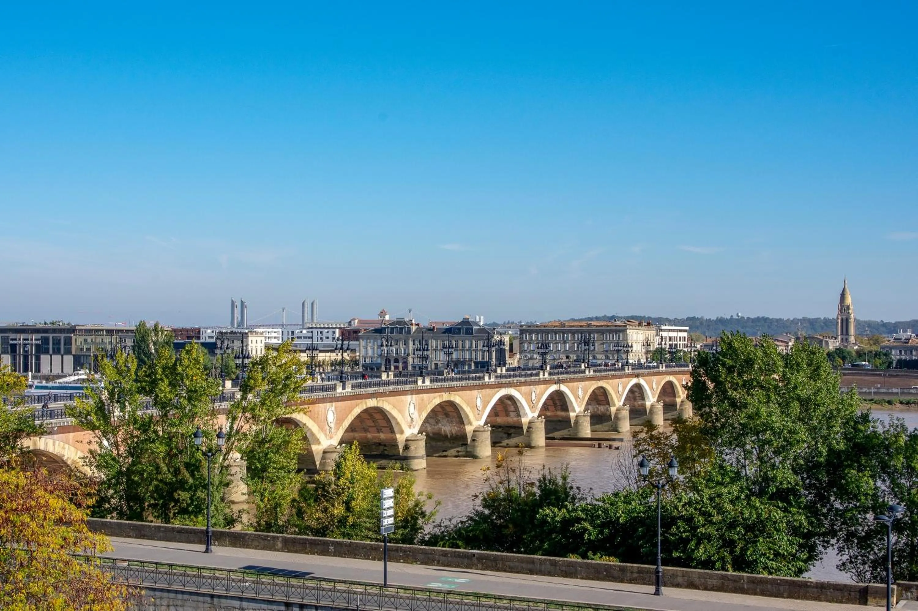 City view in Les Secrets de Bacchus