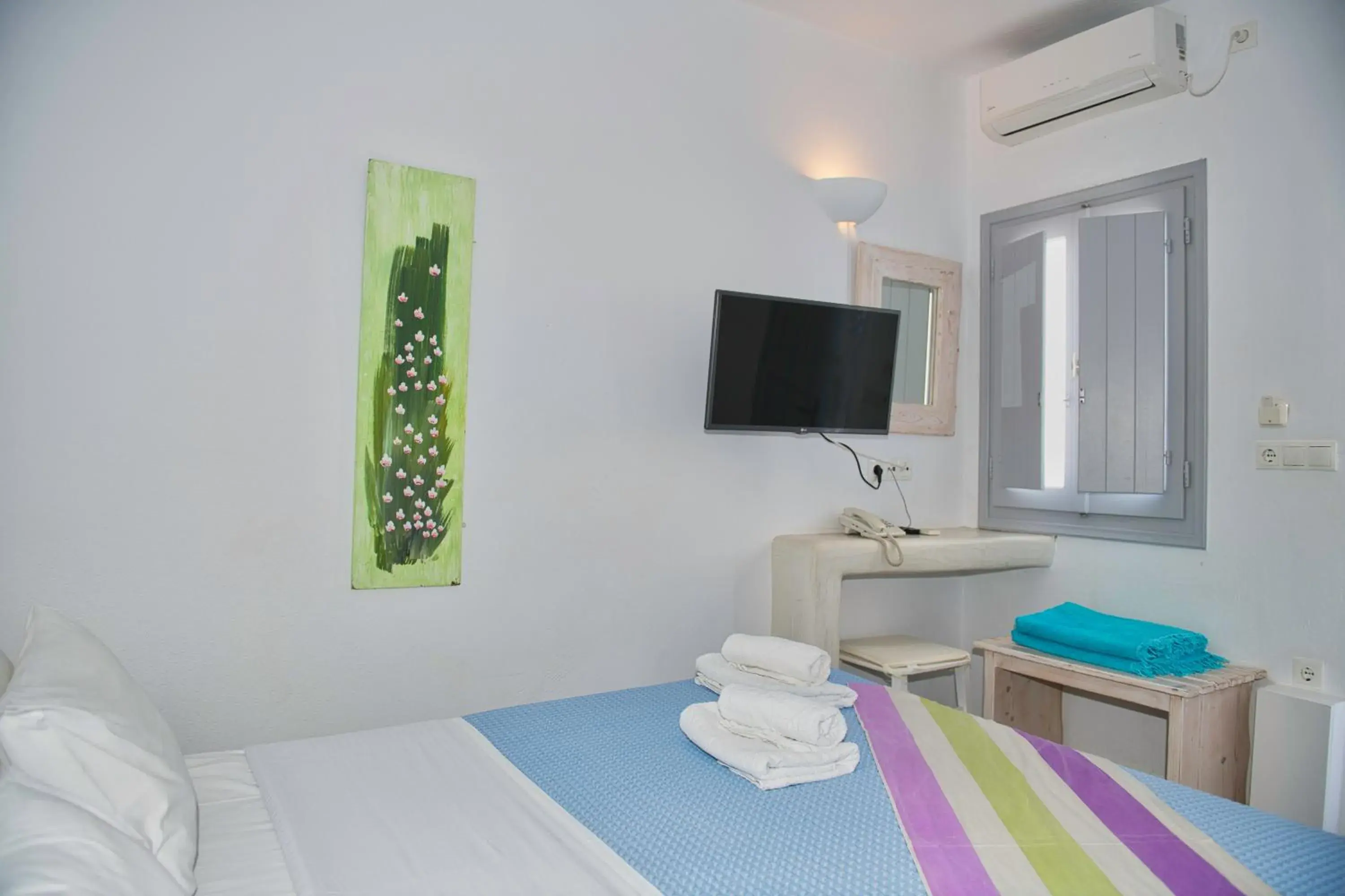 room service, Bed in The Last Sunbeam - Adults Only room service, Bed in The Last Sunbeam - Adults Only