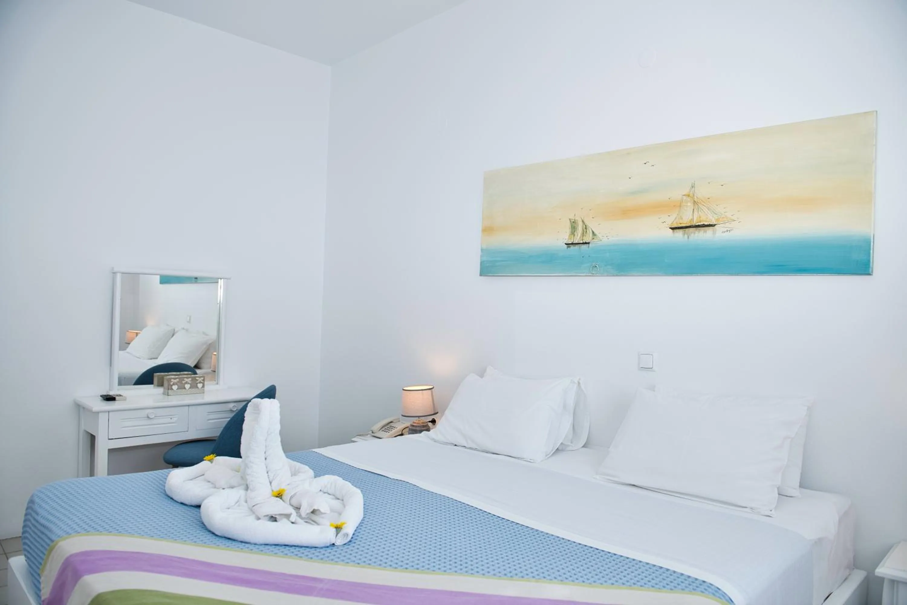 Bedroom, Bed in The Last Sunbeam - Adults Only