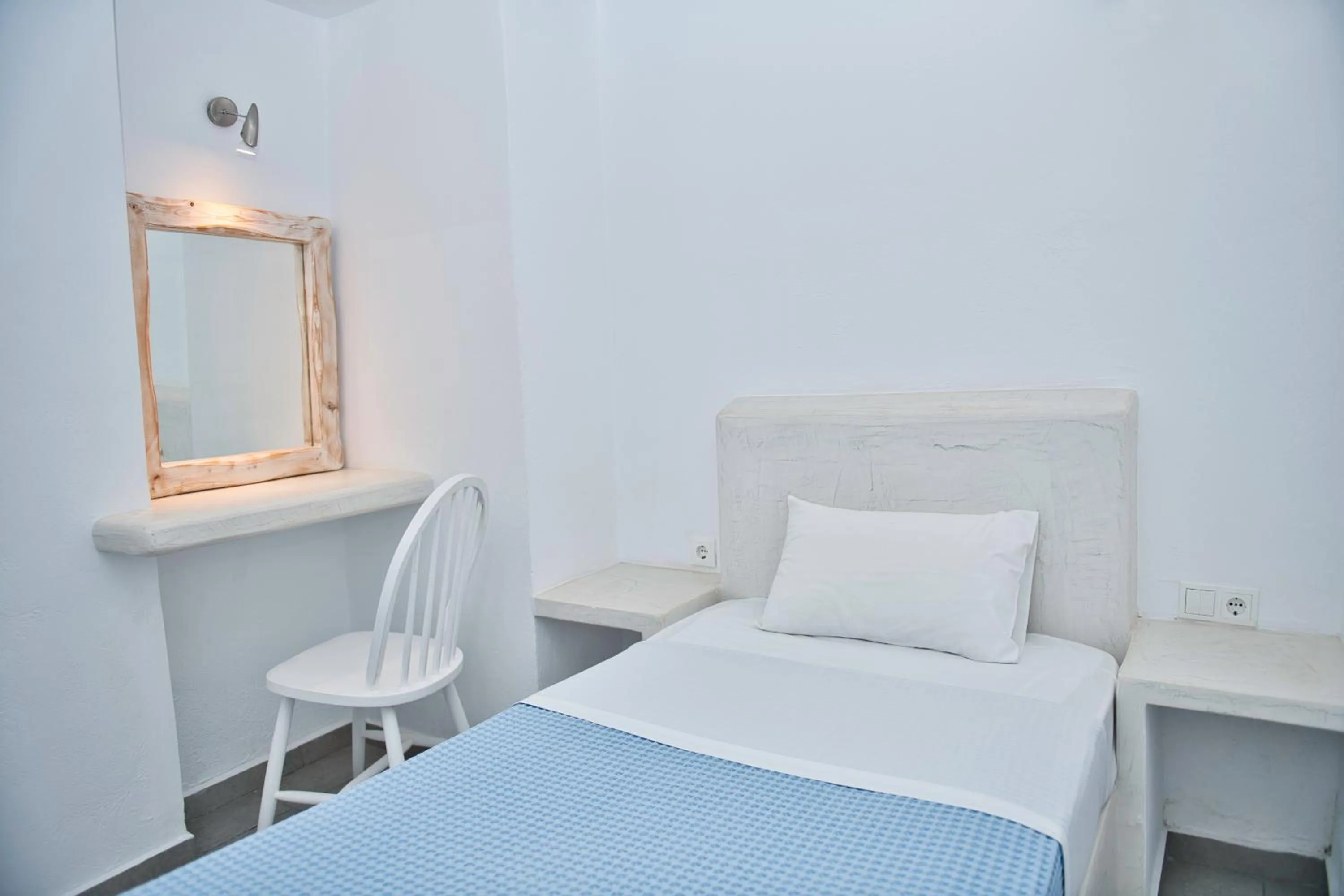 Bedroom, Bed in The Last Sunbeam - Adults Only