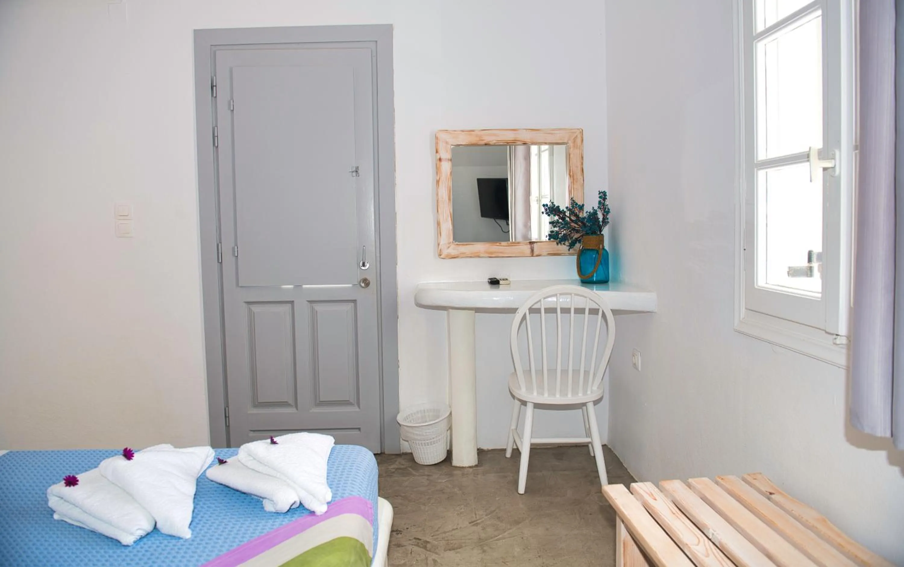 Bedroom, Bed in The Last Sunbeam - Adults Only