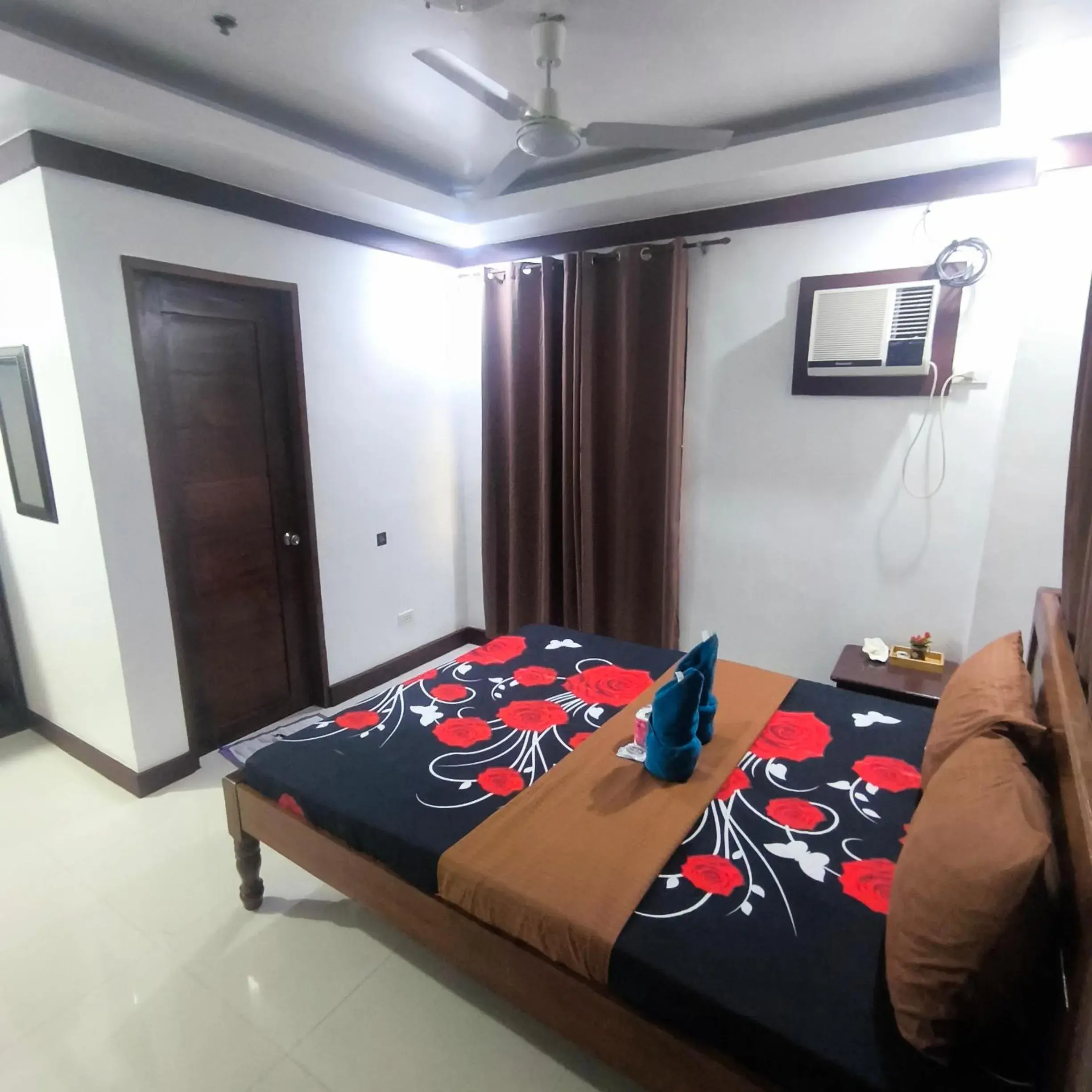 Double Room with Mountain View in Jace's Travellers Inn El Nido near beach Double Room with Mountain View in Jace's Travellers Inn El Nido near beach