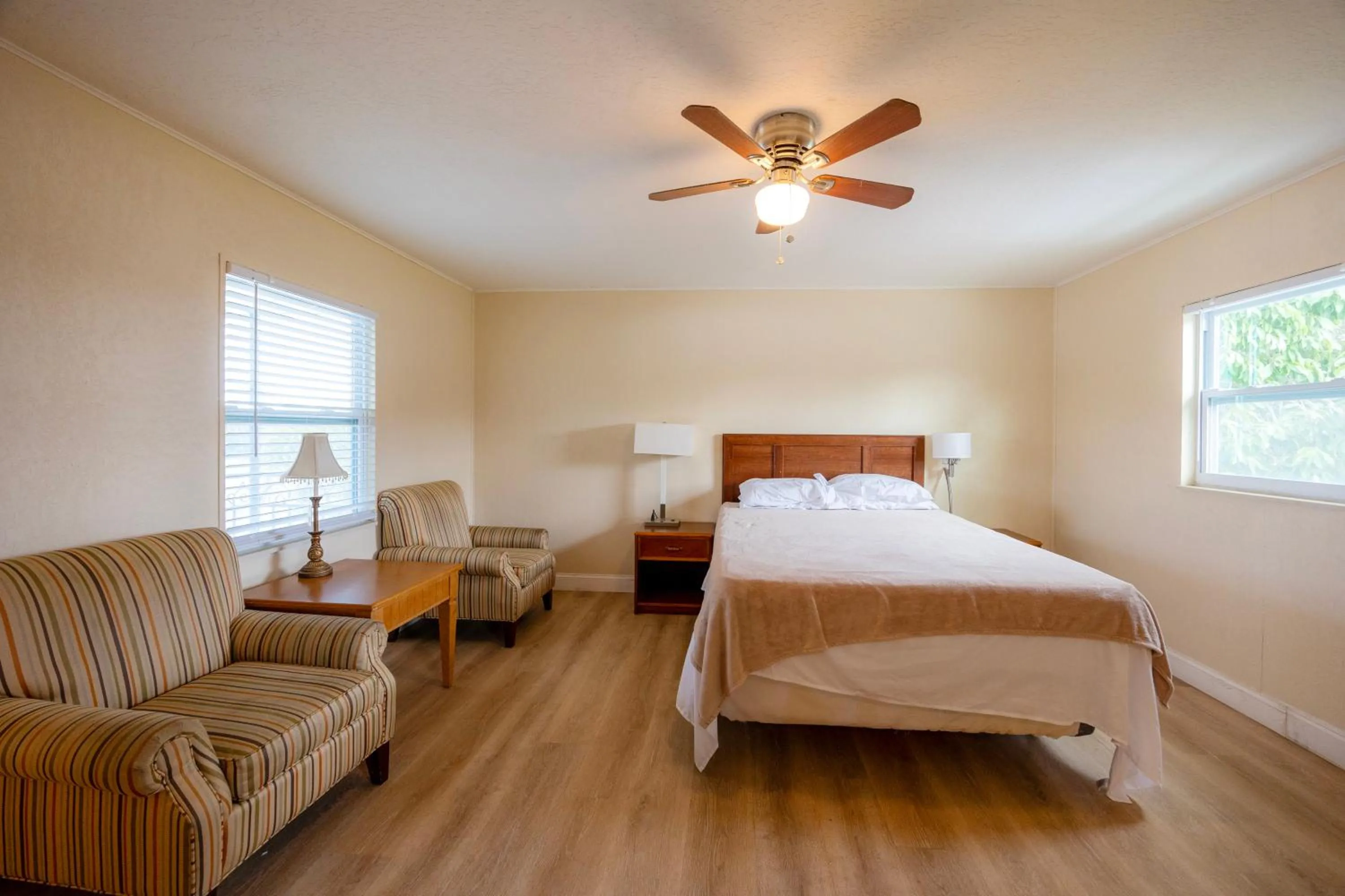 Bedroom, Bed in Siesta Motor Inn By Townhouse Kennedy Space Center Titusville I 95