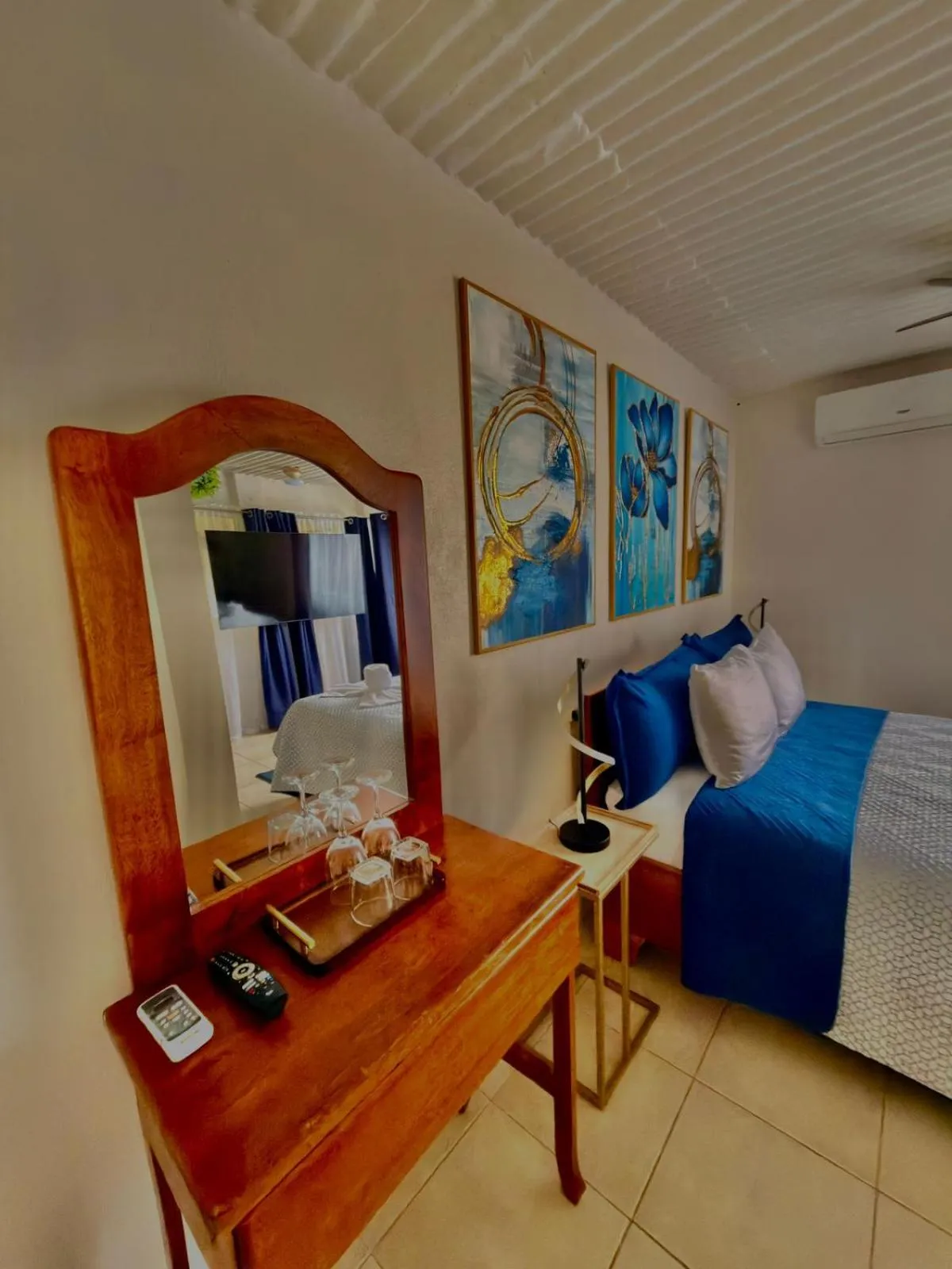 Bed in Loma Real Hot Springs Bed & Breakfast