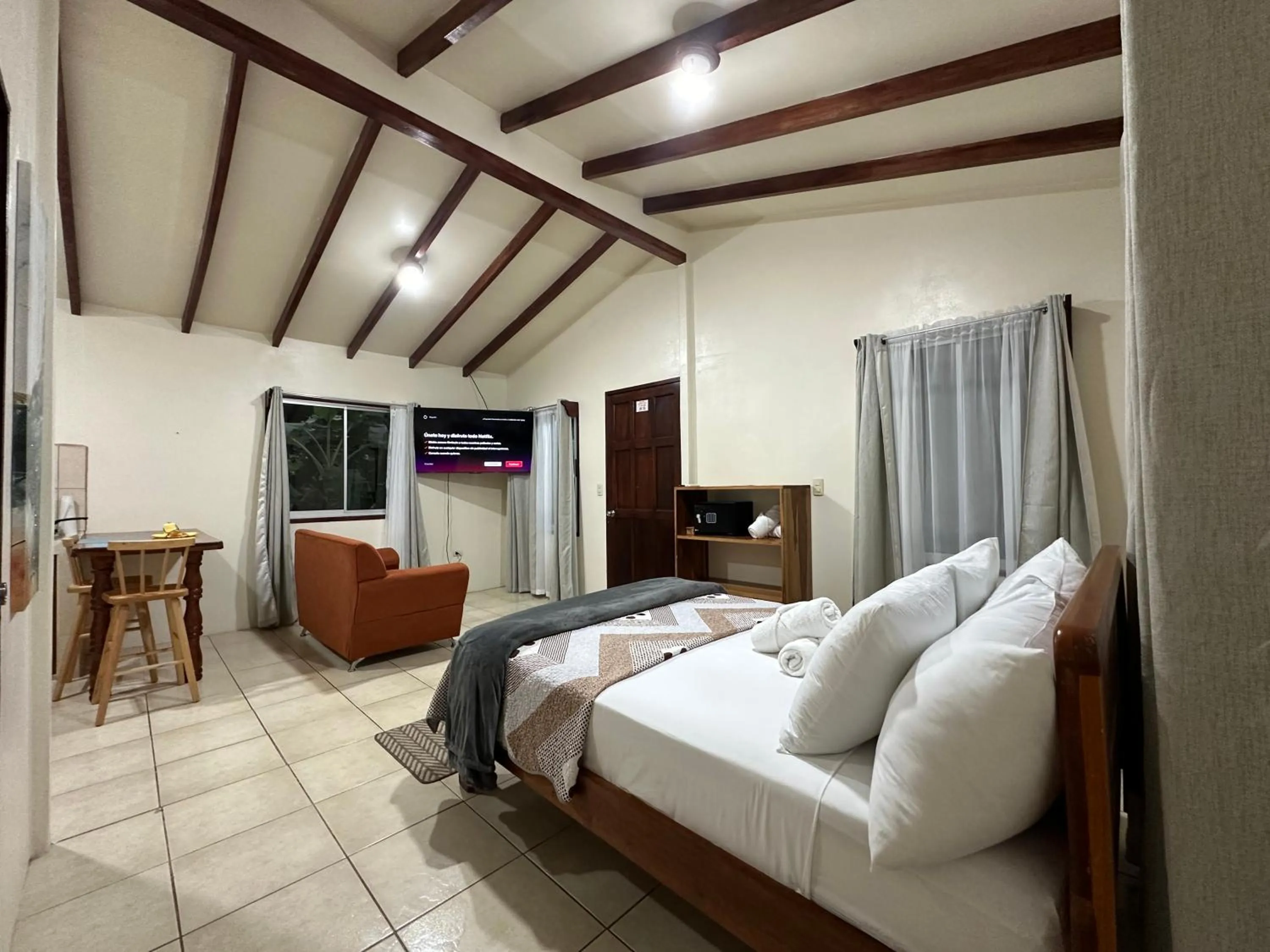 Loma Real Hot Springs Bed & Breakfast