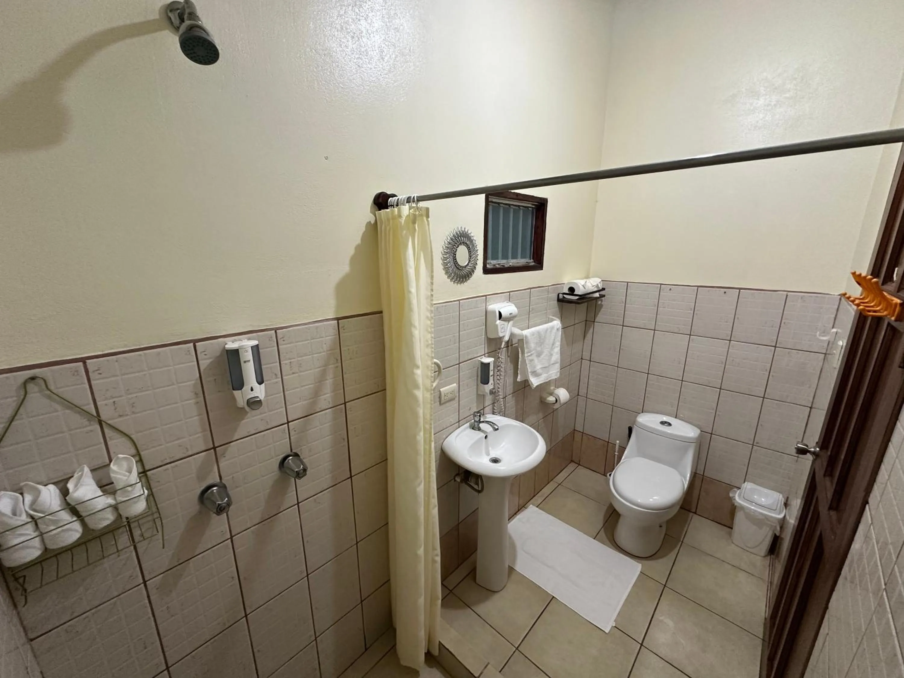 Loma Real Hot Springs Bed & Breakfast