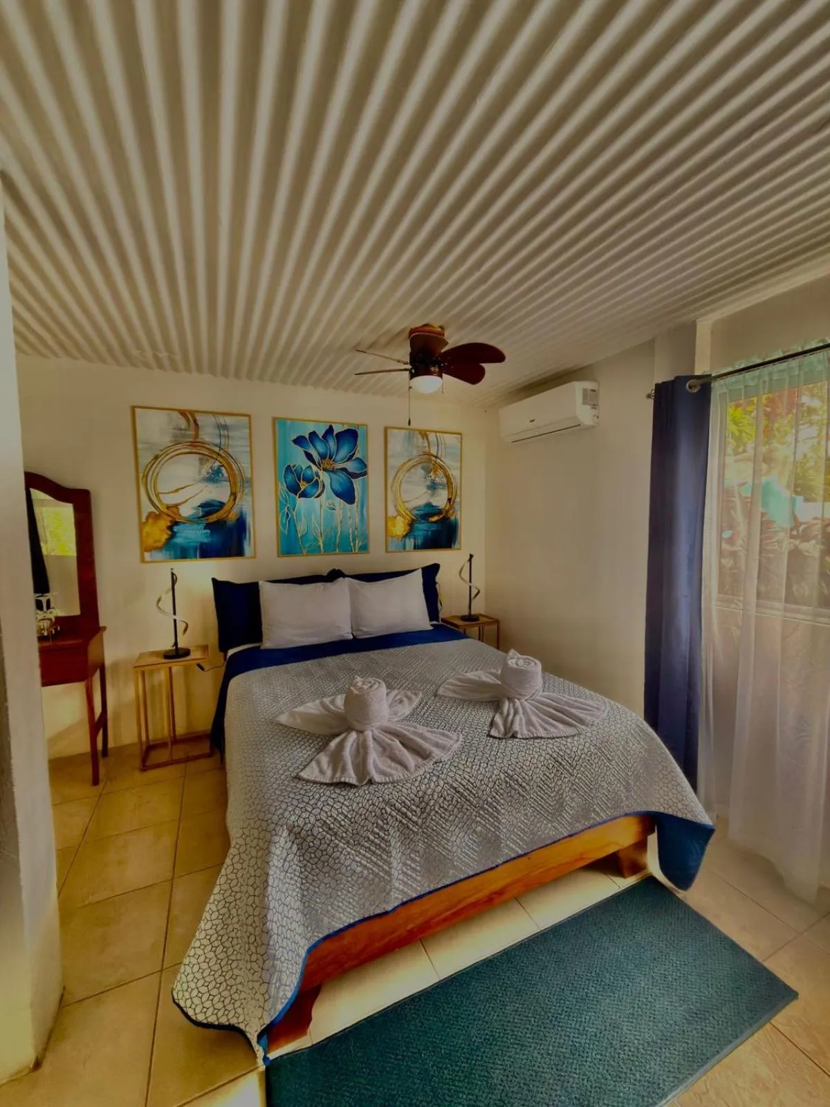 Bed in Loma Real Hot Springs Bed & Breakfast