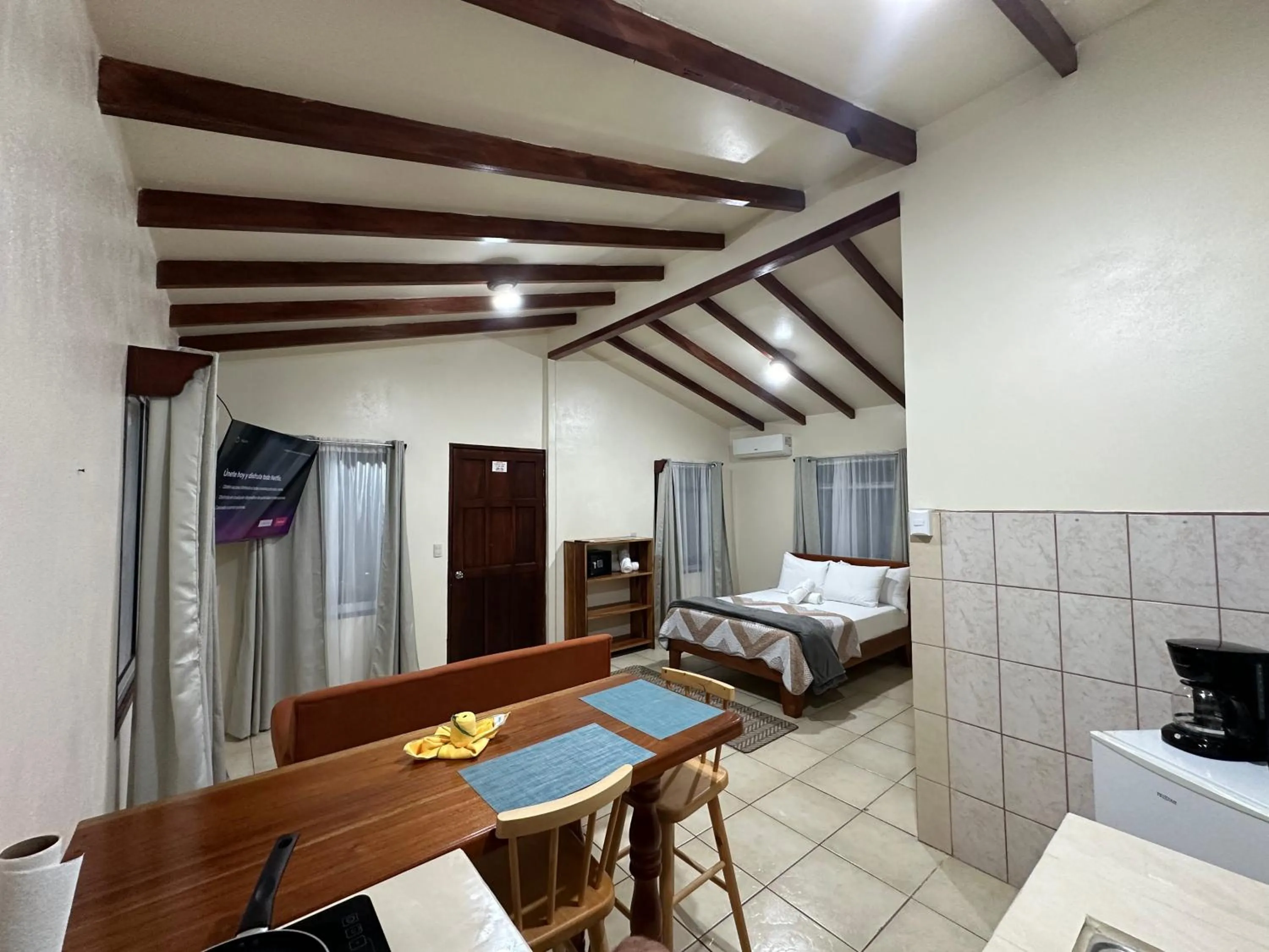 Loma Real Hot Springs Bed & Breakfast