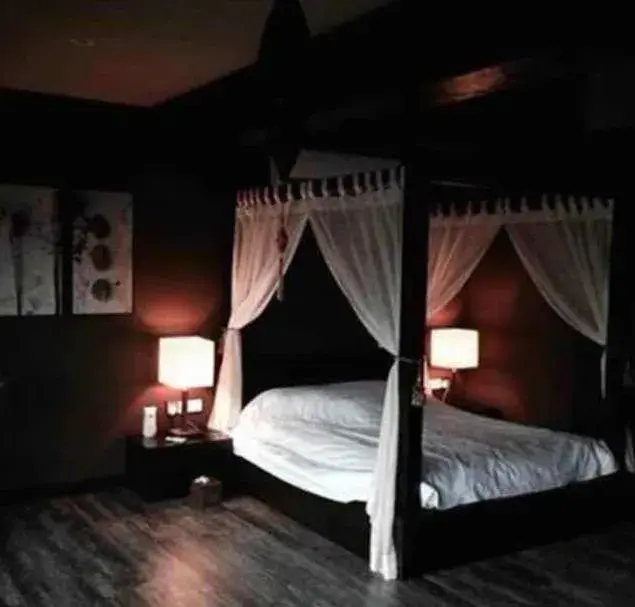 Bed in Miracle Suite Bed in Miracle Suite