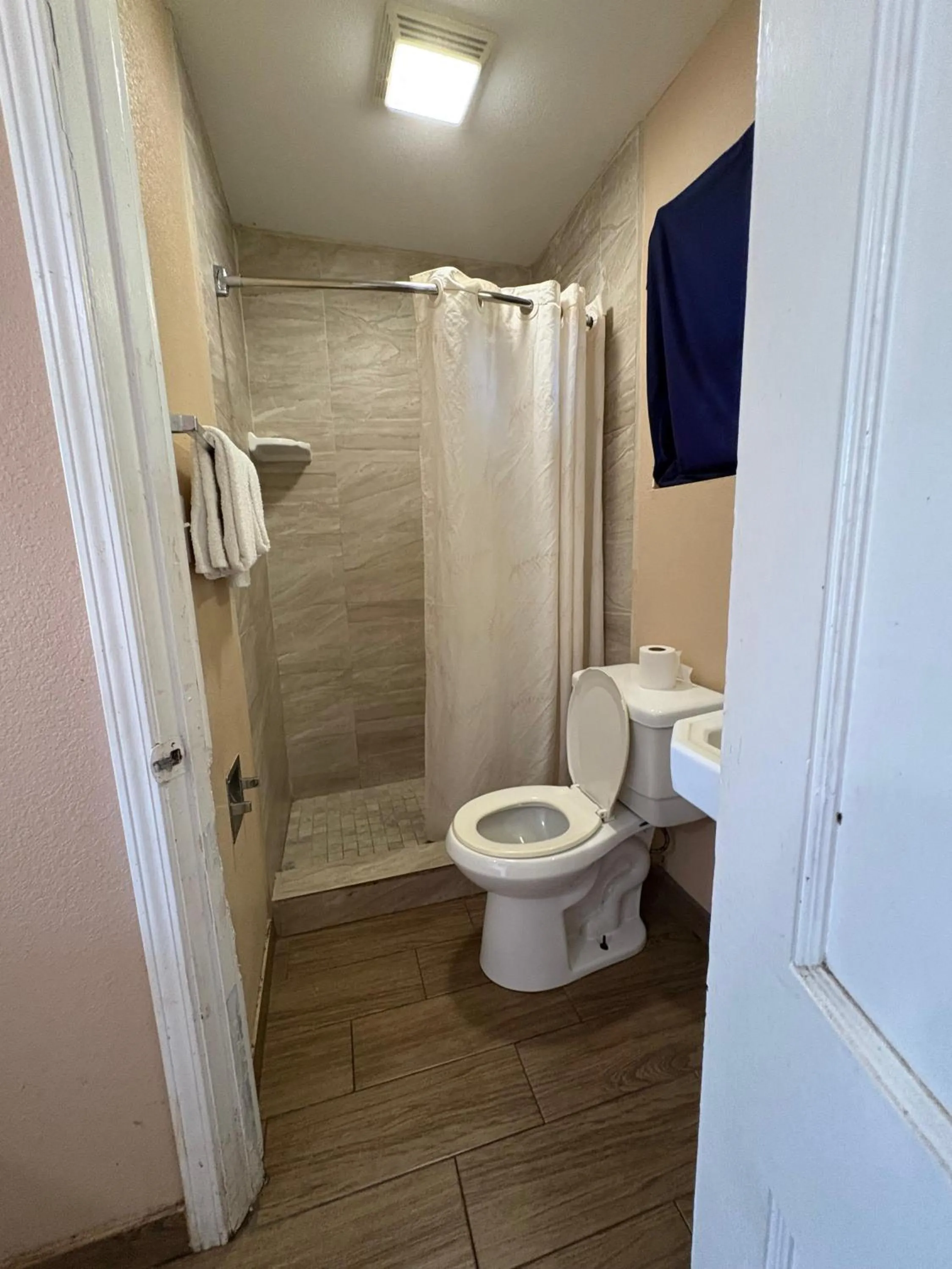 Bathroom in SE'Air Motel By Townhouse Corpus Christi - Padre Island Tx