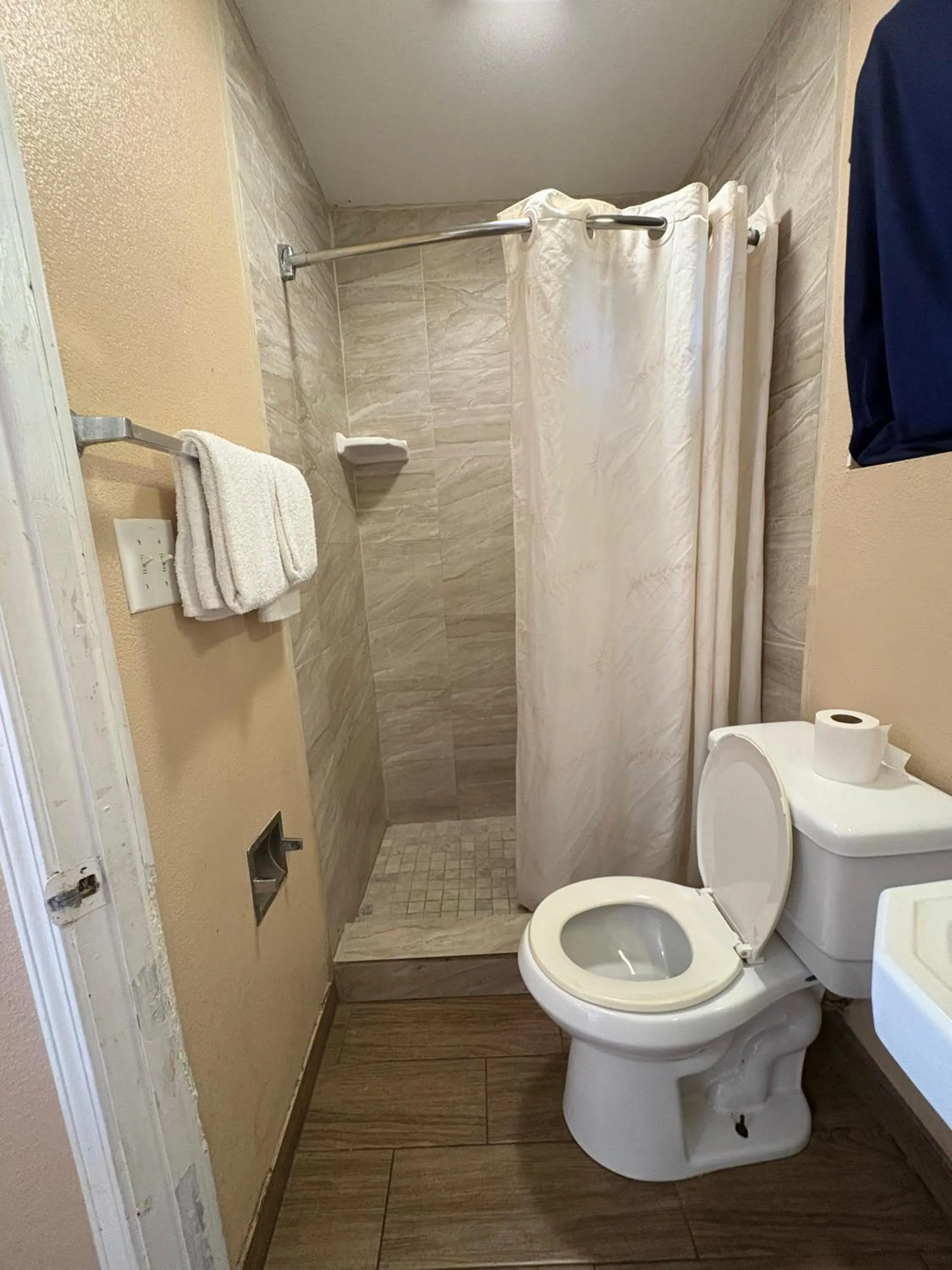 Bathroom in SE'Air Motel By Townhouse Corpus Christi - Padre Island Tx