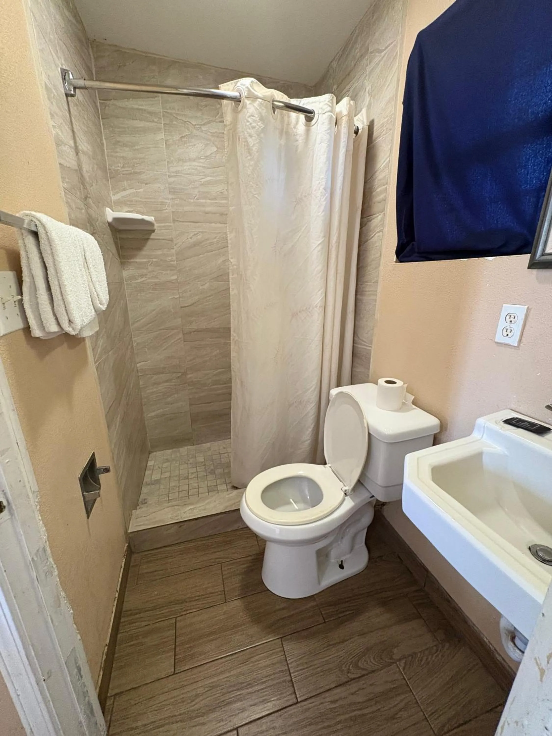Bathroom in SE'Air Motel By Townhouse Corpus Christi - Padre Island Tx