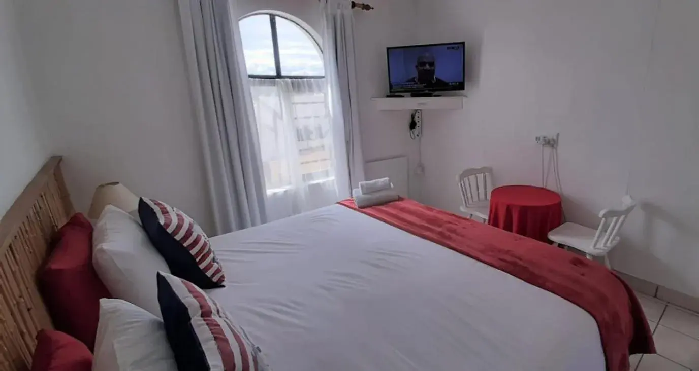 Twin Room with Shower - single occupancy in Oom Piet Accommodation Twin Room with Shower - single occupancy in Oom Piet Accommodation