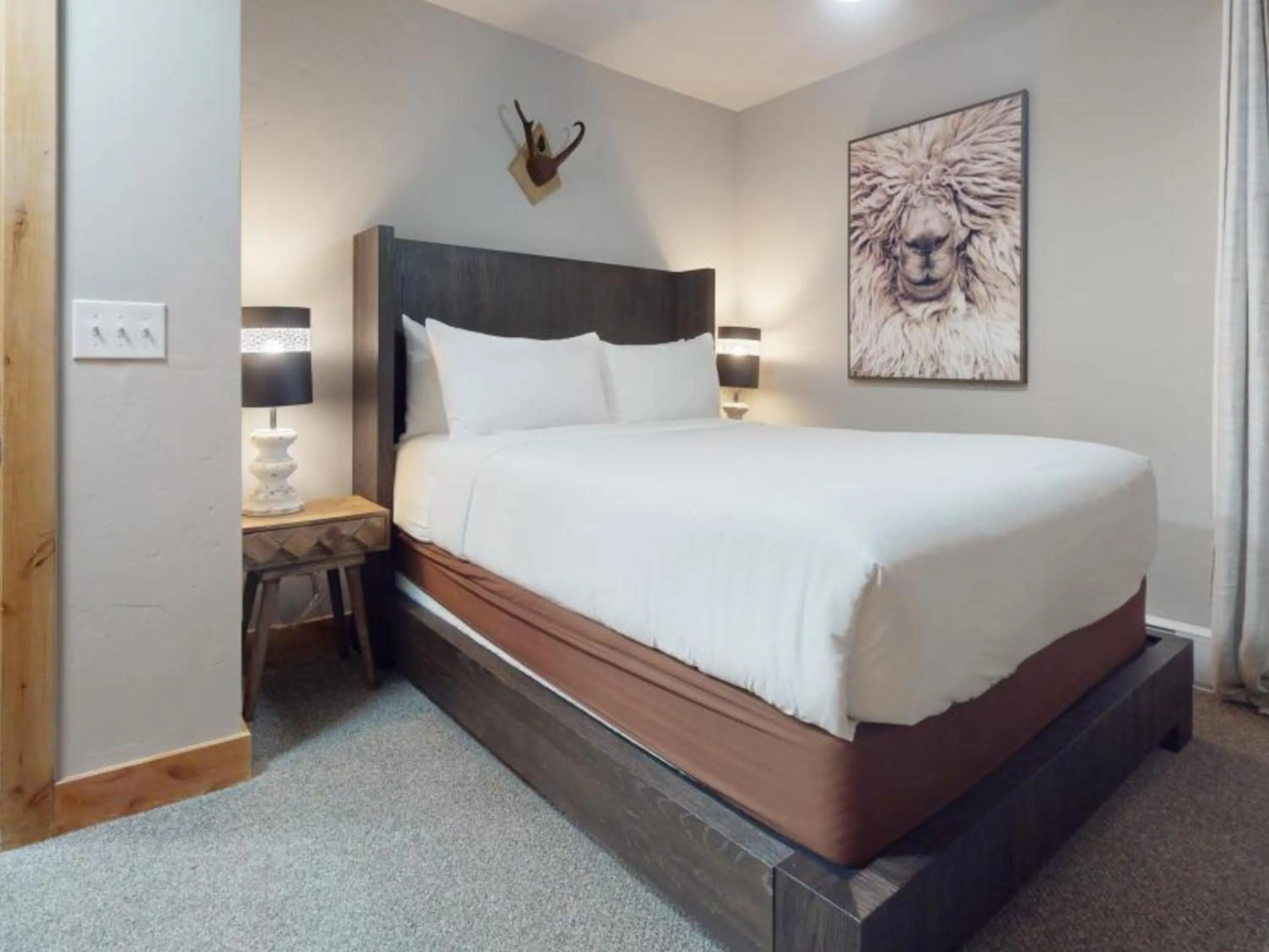 Bedroom, Bed in The Landmark