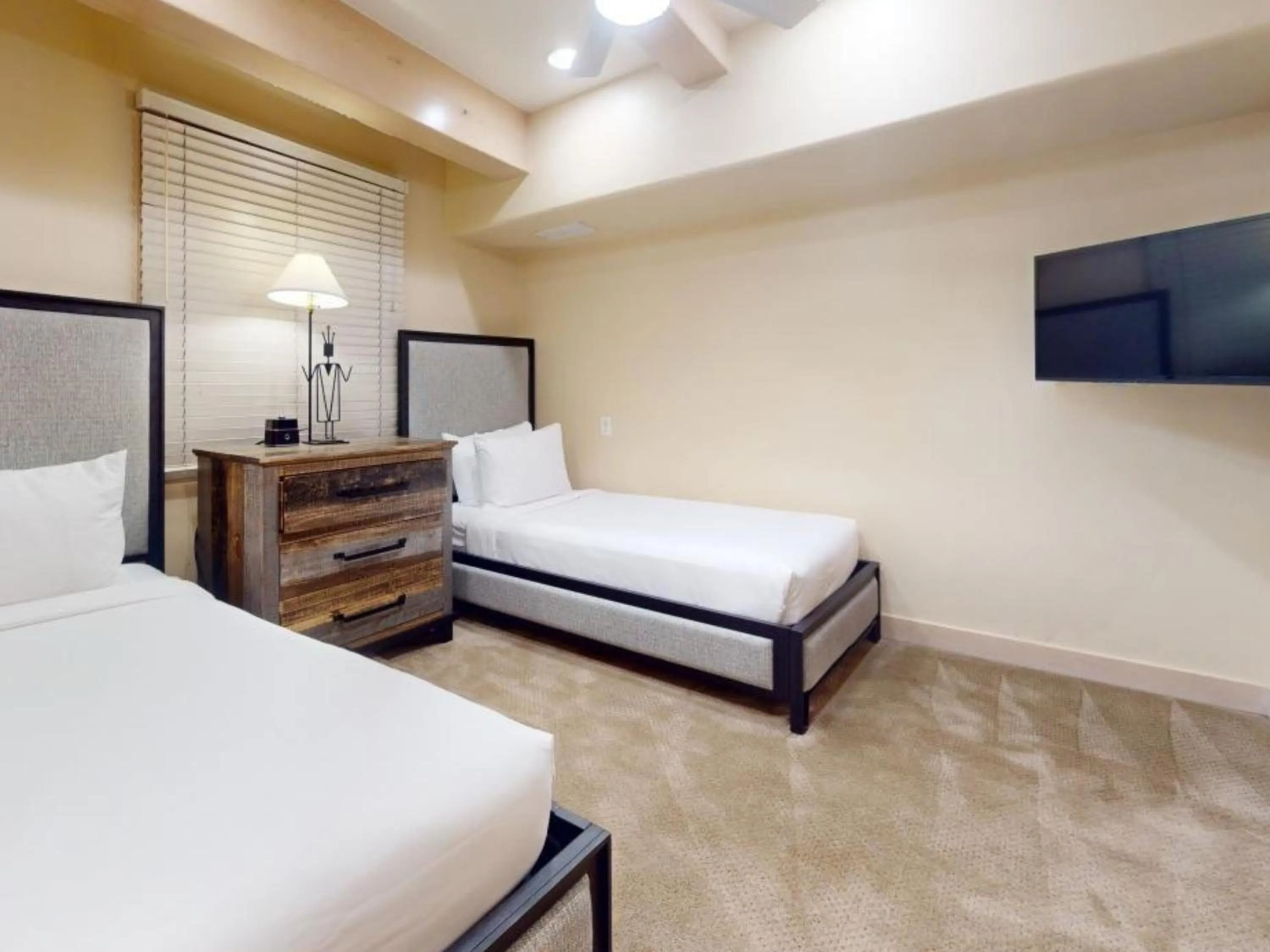 Bedroom, Bed in The Landmark